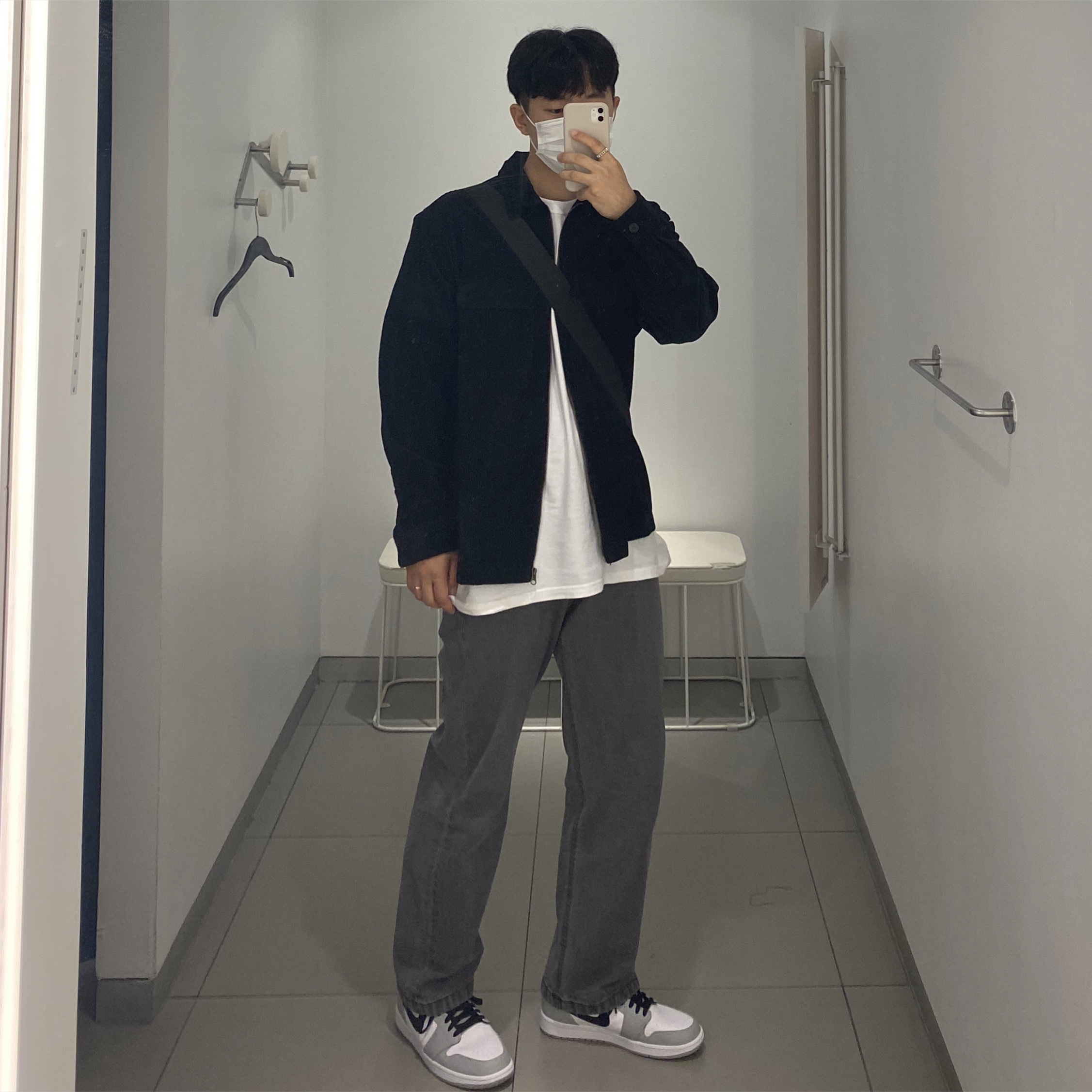 Jordan 1 Mid Light Smoke Grey 착용 스타일