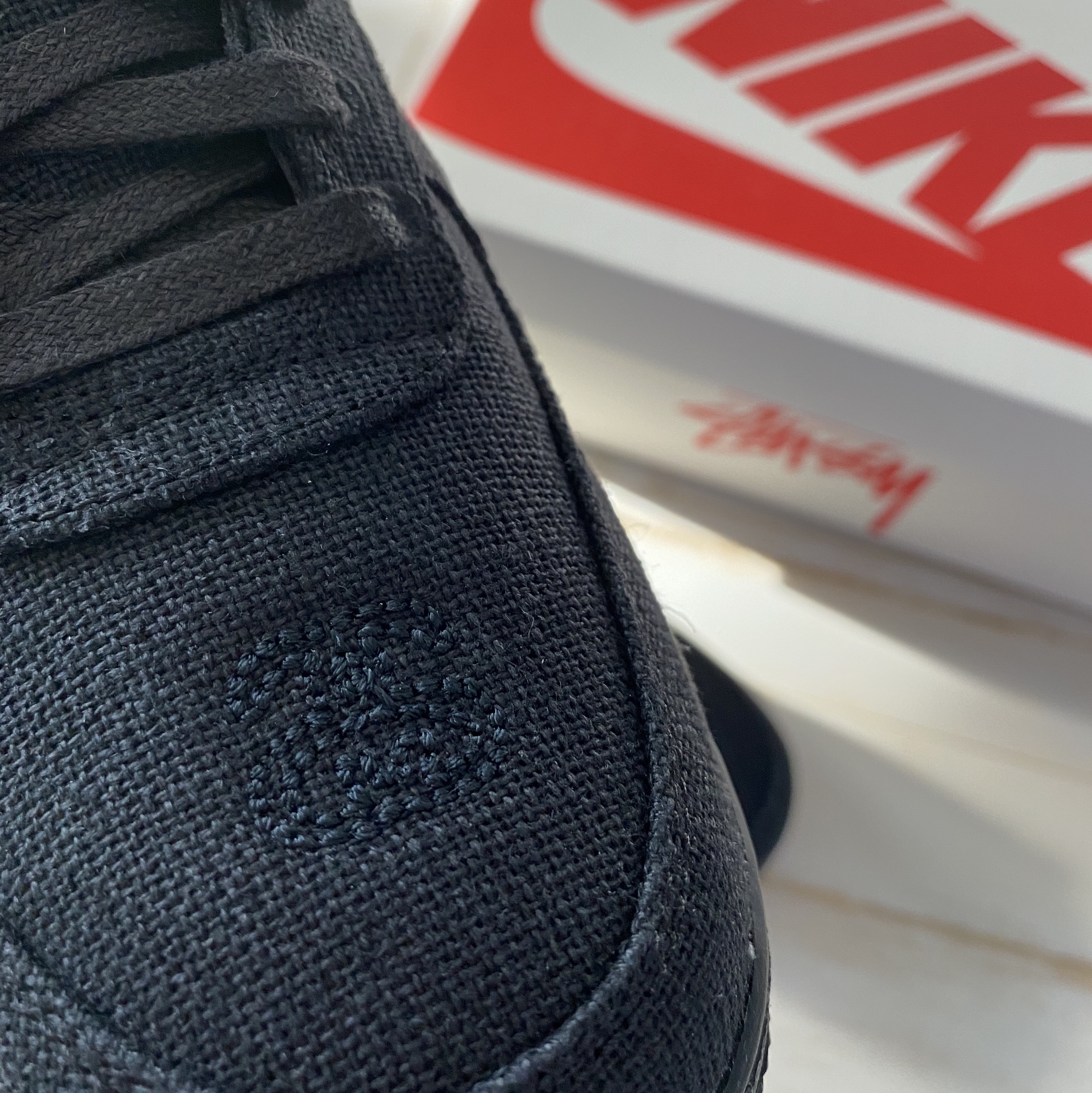 Nike x Stussy Air Force 1 Low Triple Black 착용 스타일 - 4