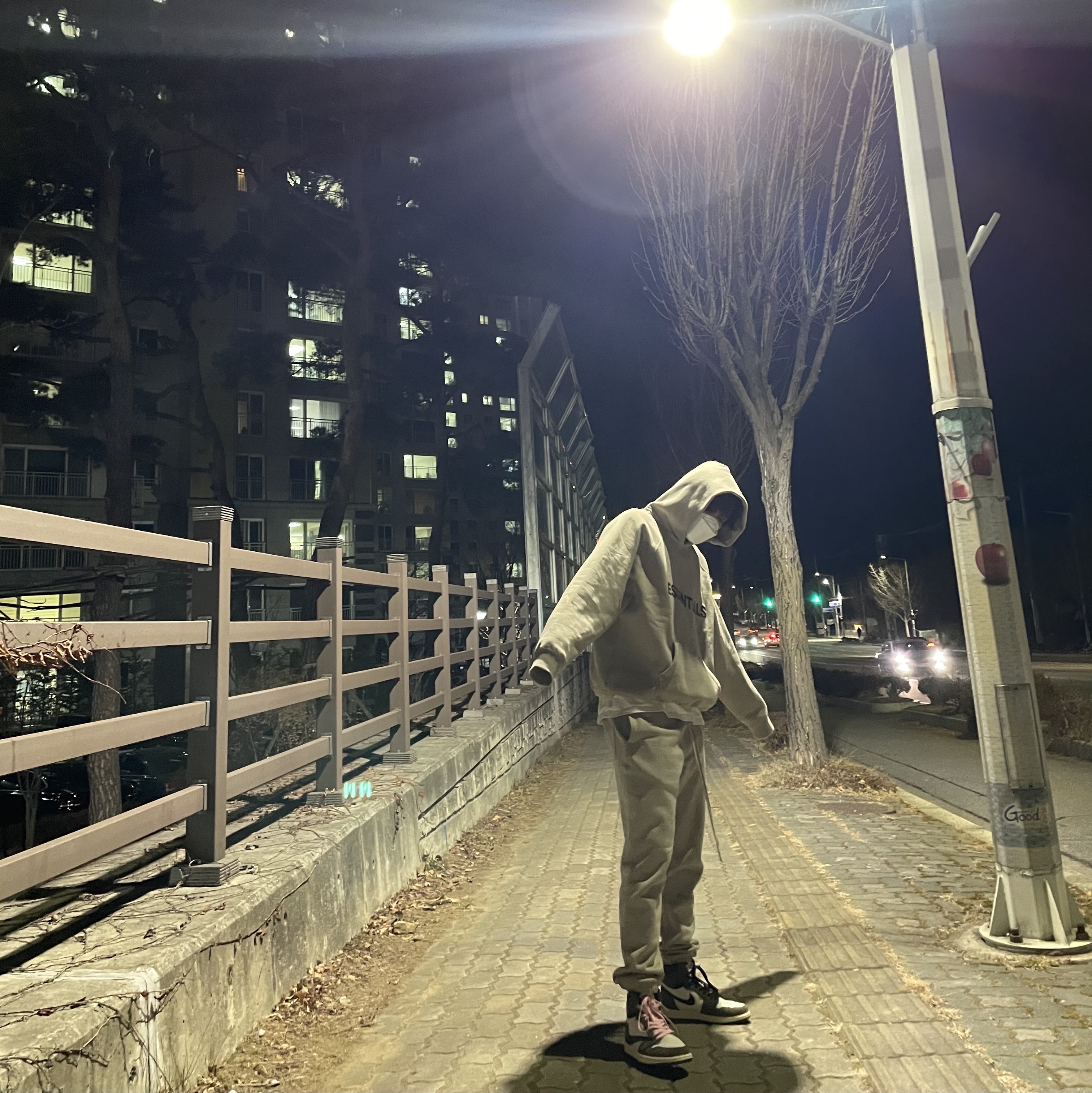 Jordan 1 x Travis Scott Retro High OG SP Mocha, Essentials Sweatpants String Tan - 20SS 착용 스타일 - 2