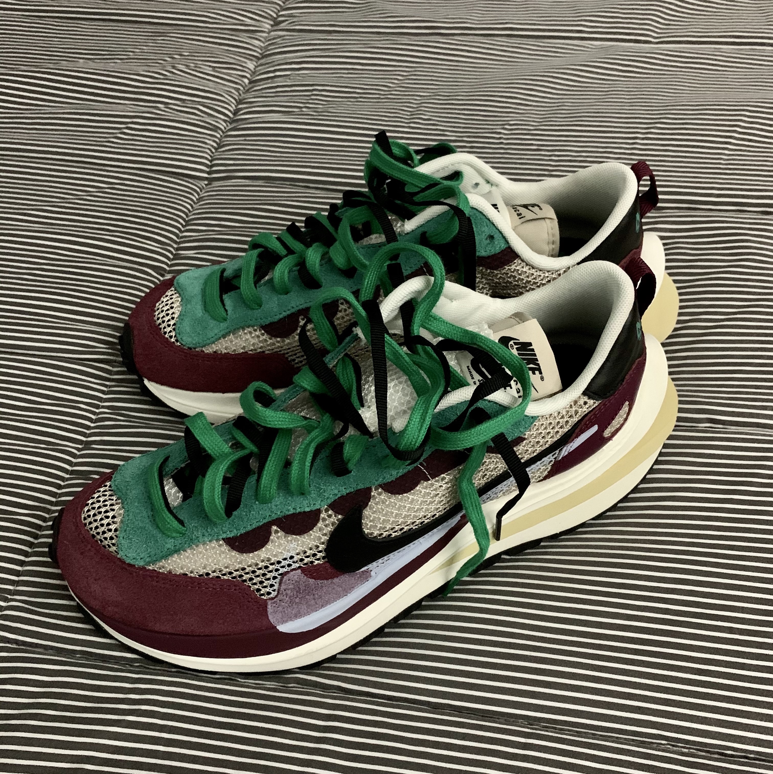 Nike x Sacai VaporWaffle String & Black Villain Red 착용 스타일