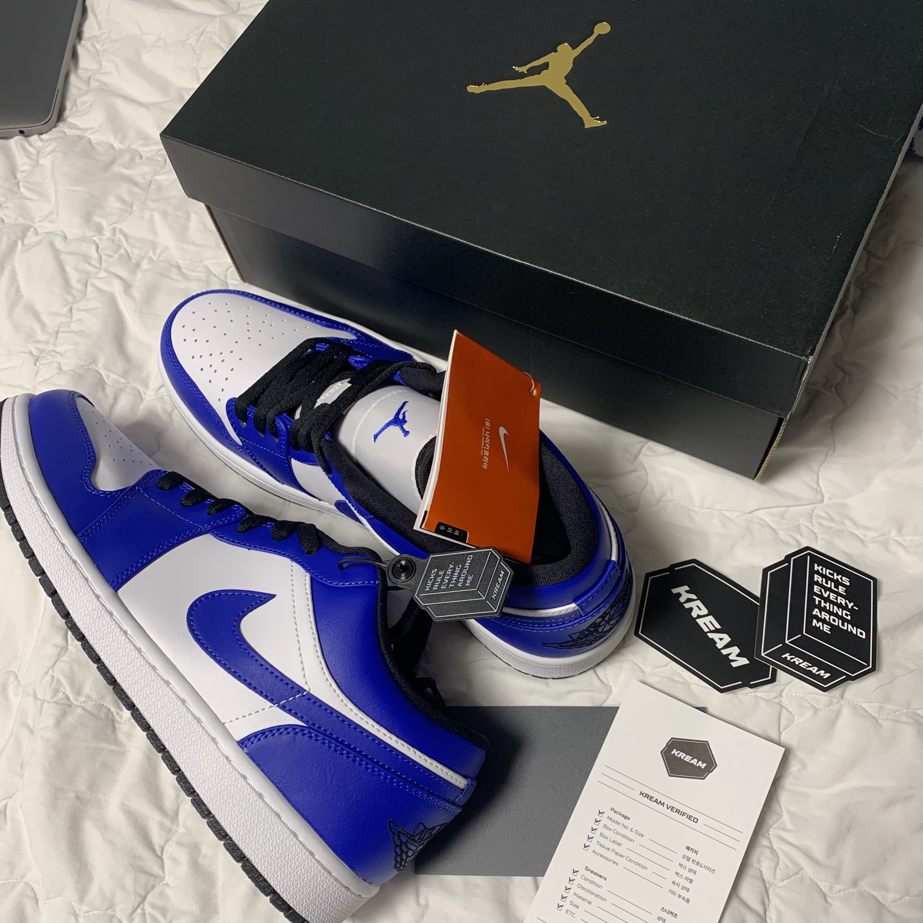 Jordan 1 Low Hyper Royal 착용 스타일 - 2