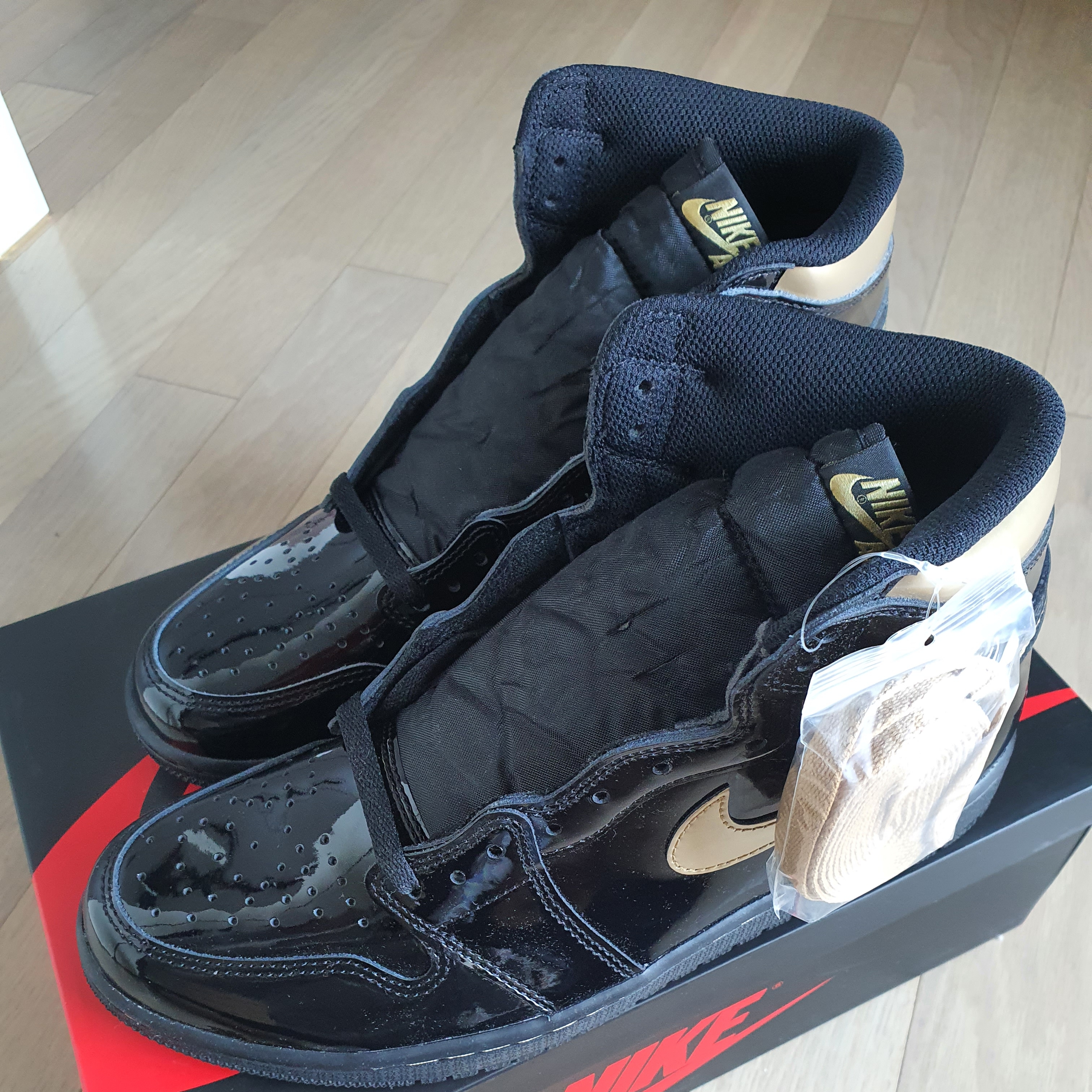 Jordan 1 Retro High OG Metallic Gold 착용 스타일