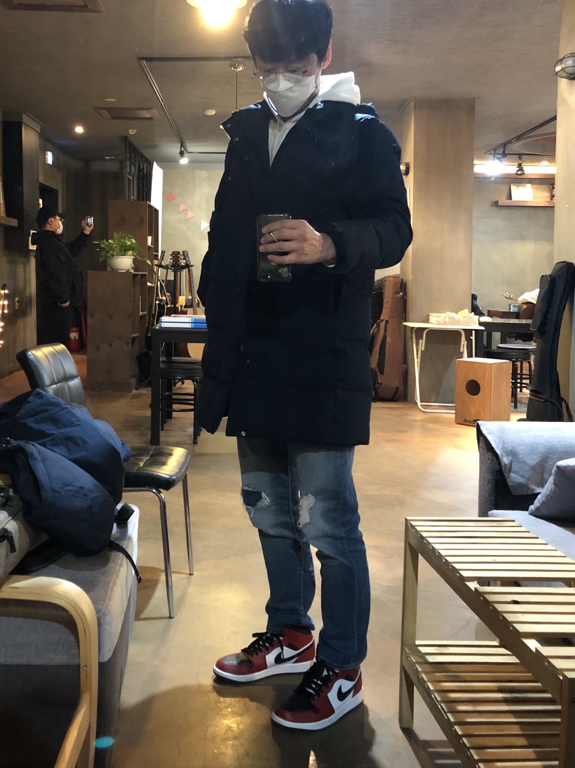 Jordan 1 Mid Chicago Black Toe 착용 스타일 - 1