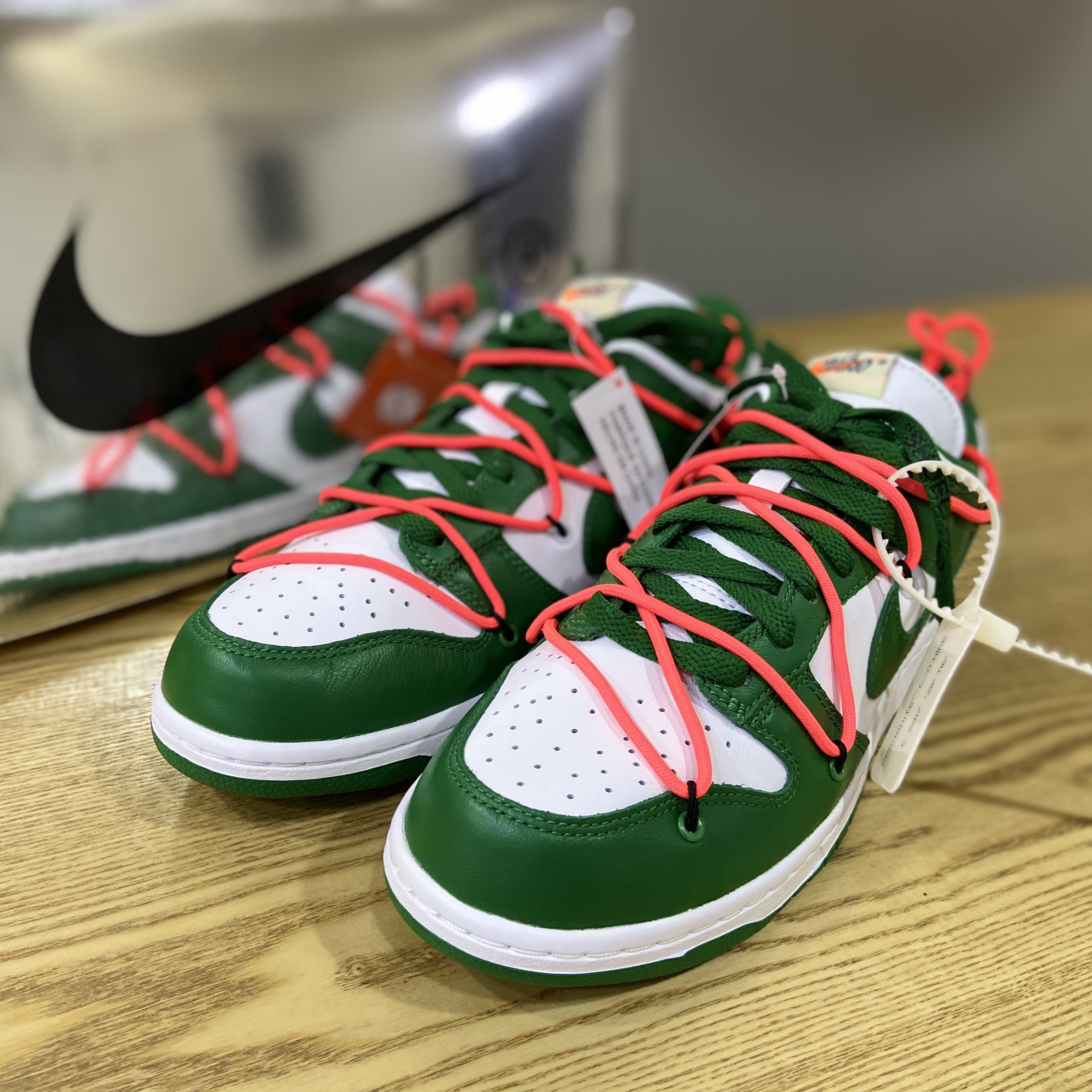 Nike x Off-White Dunk Low Pine Green 착용 스타일