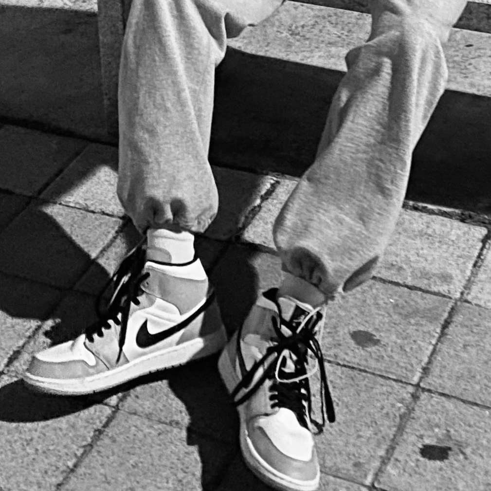Jordan 1 Mid Light Smoke Grey 착용 스타일