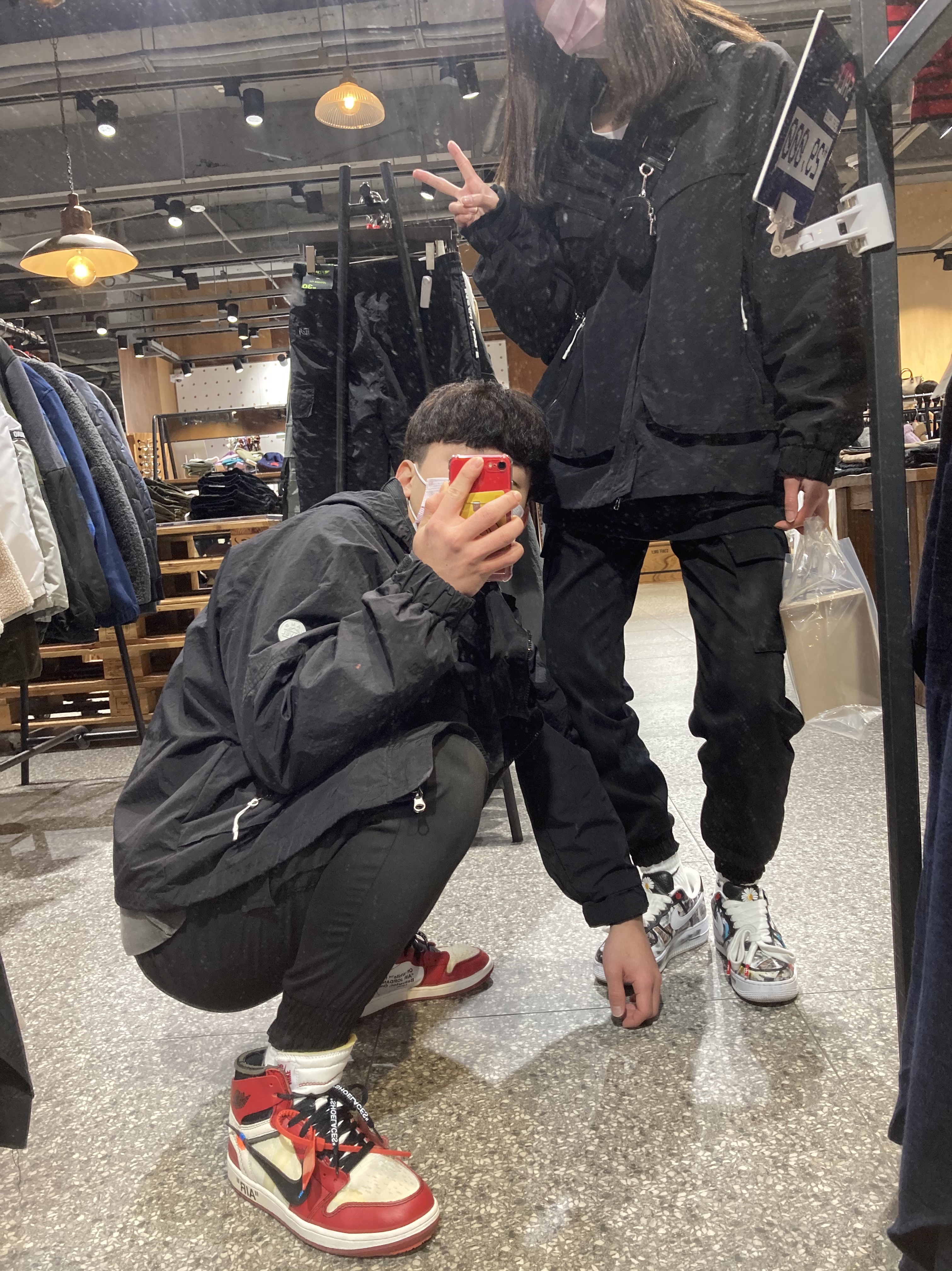 Jordan 1 x Off-White Retro High Chicago The Ten, Nike x Peaceminusone Air Force 1 Low Para-Noise 착용 스타일