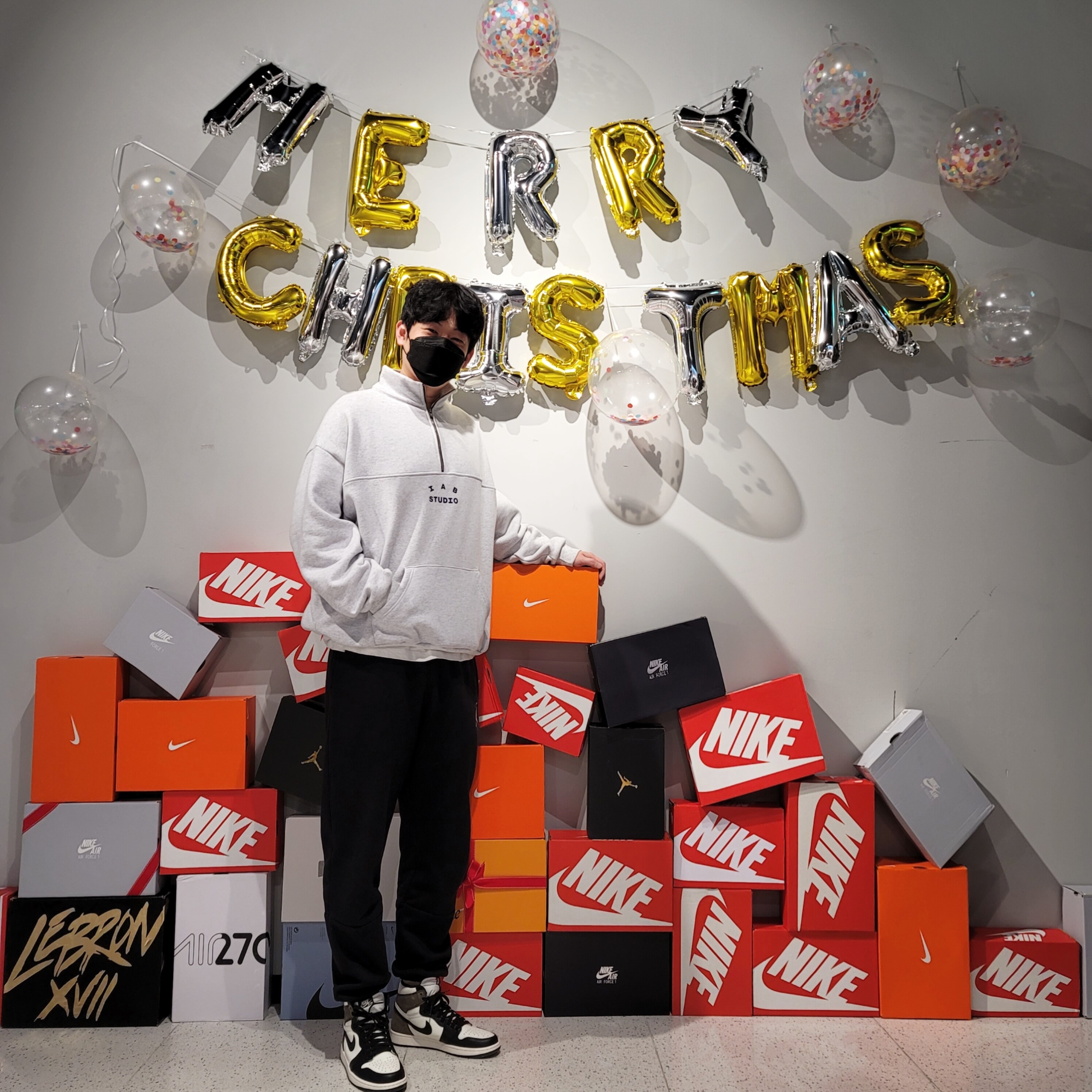 IAB Studio Half Zip Pullover Light Gray, Jordan 1 Retro High OG Black Mocha 착용 스타일