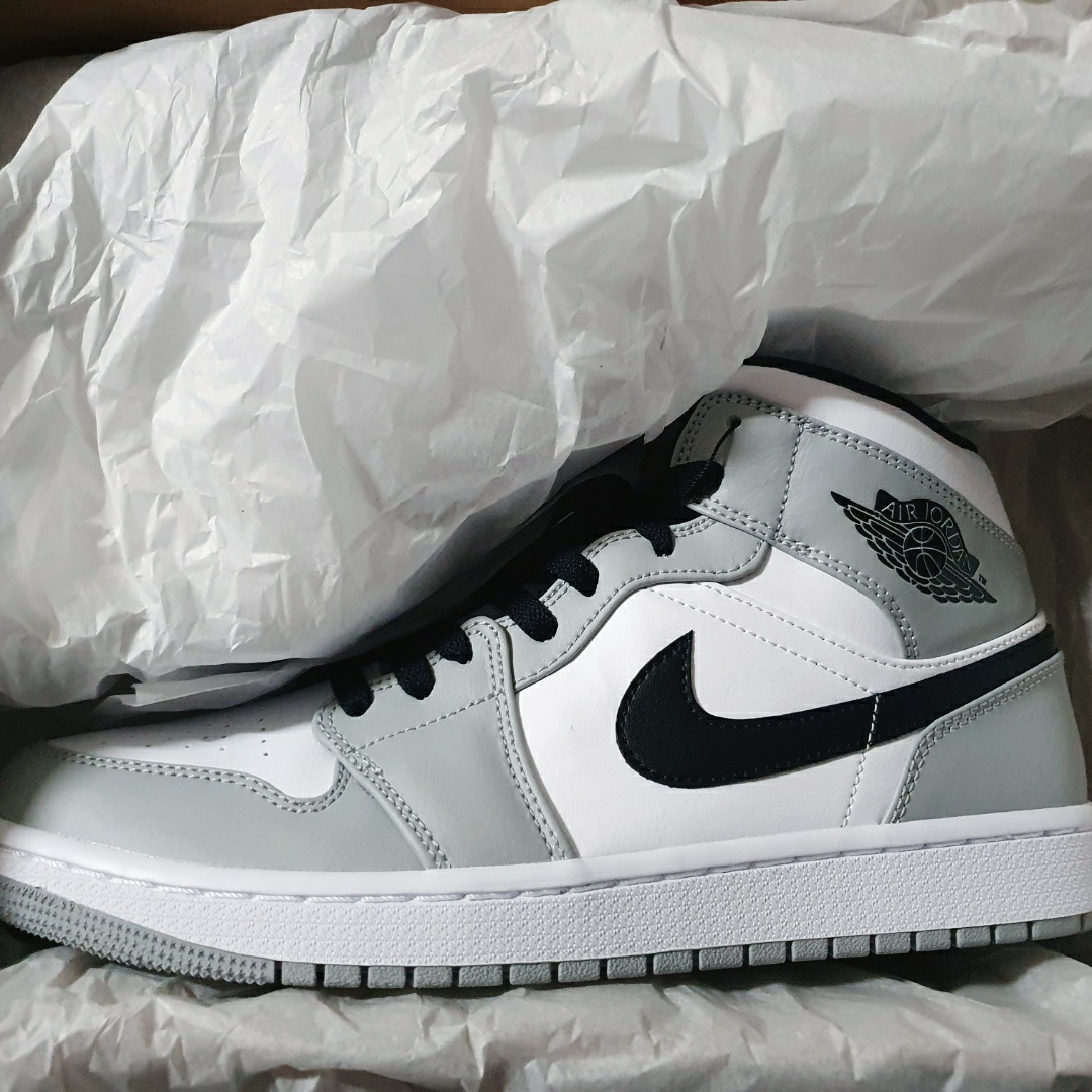 Jordan 1 Mid Light Smoke Grey 착용 스타일