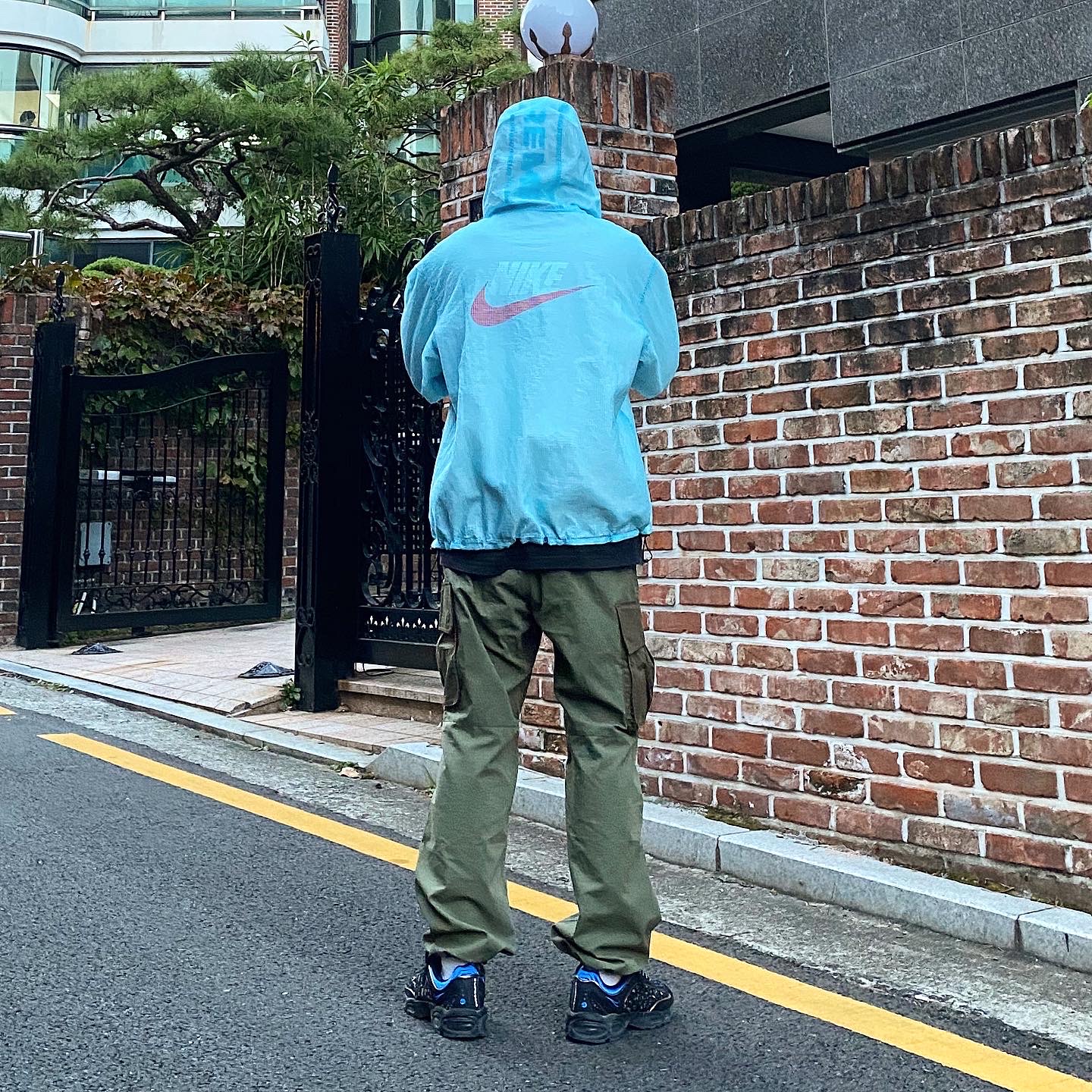 Nike x Supreme Air Max Tailwind 4 Black, Supreme x Nike Jewel Reversible Ripstop Anorak White - 20FW 착용 스타일 - 1