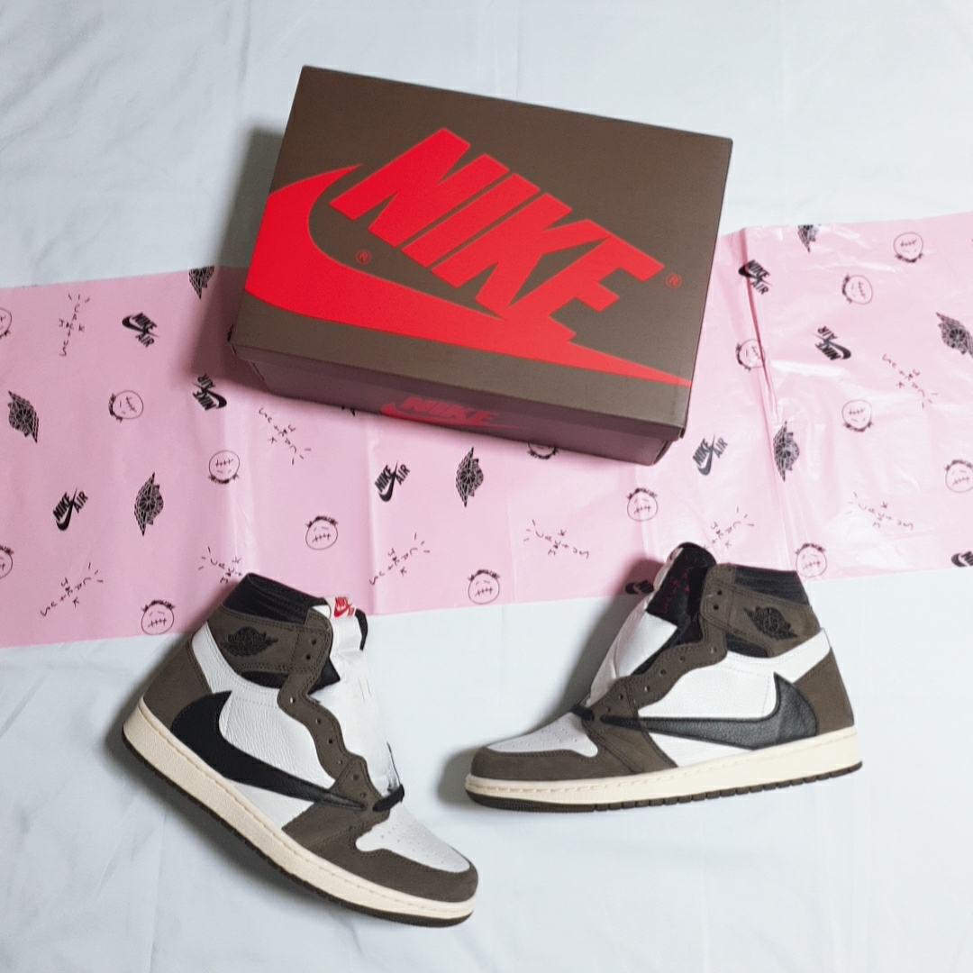Jordan 1 x Travis Scott Retro High OG SP Mocha 착용 스타일 - 5