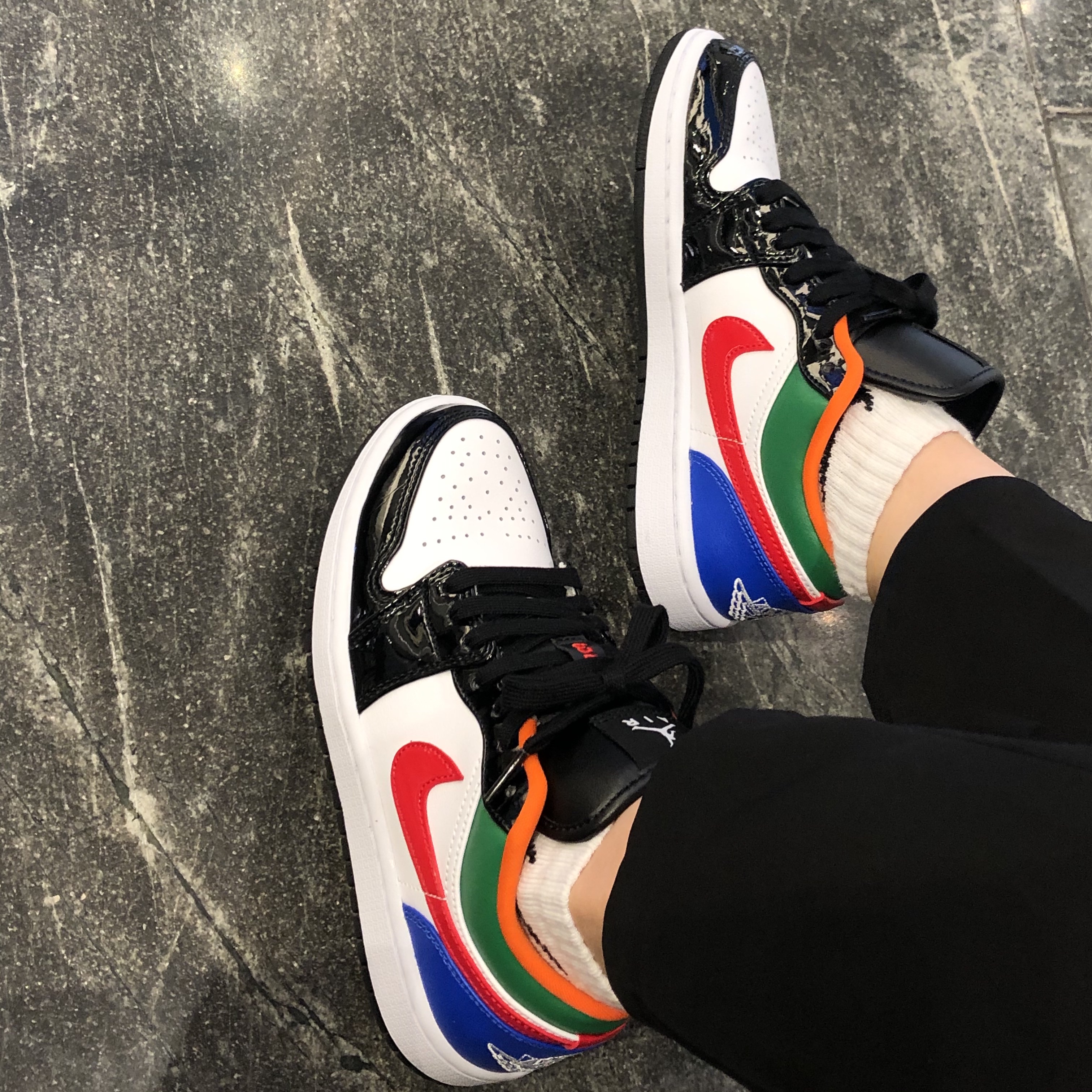 (W) Jordan 1 Low SE Multi-Color Black Toe 착용 스타일
