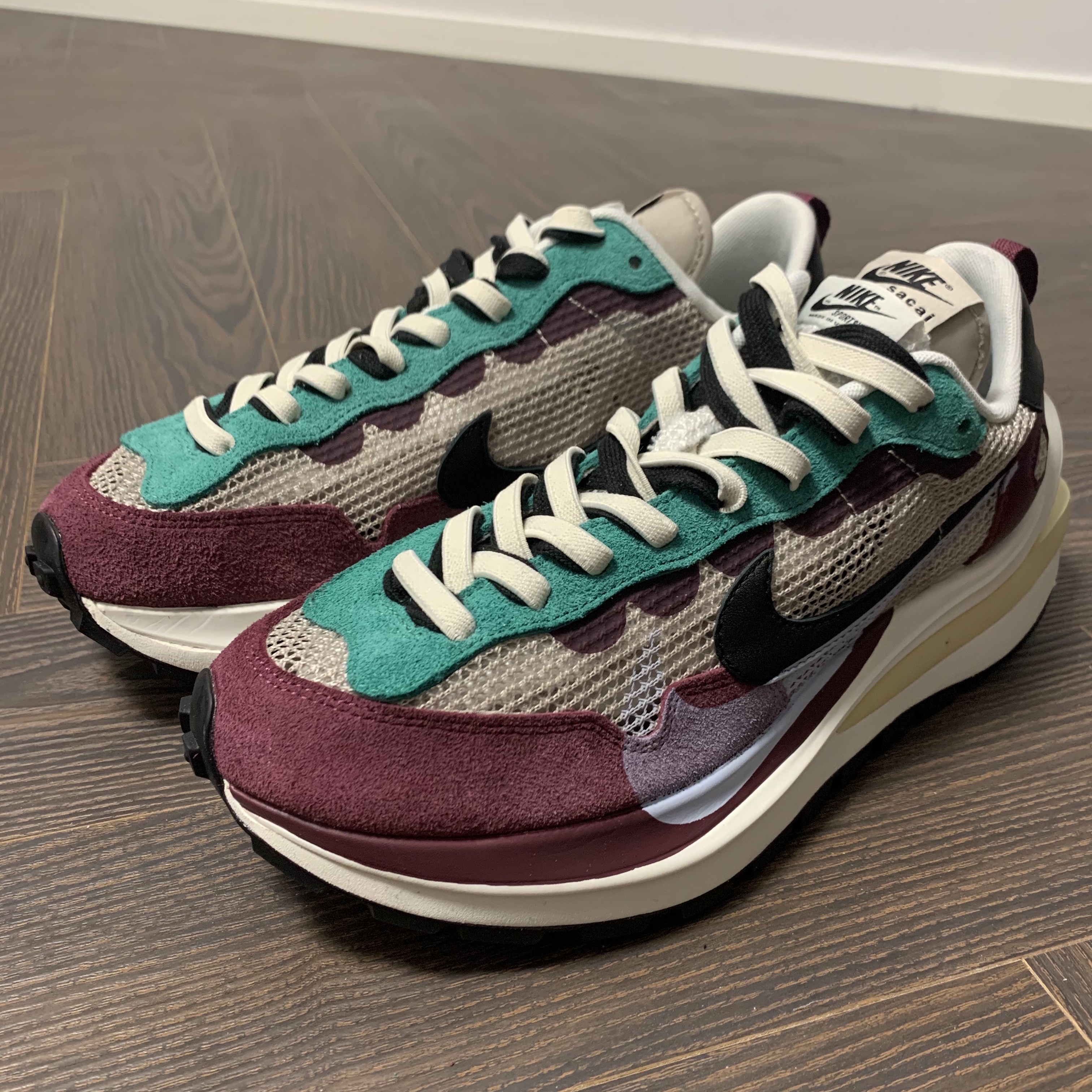 Nike x Sacai VaporWaffle String & Black Villain Red 착용 스타일
