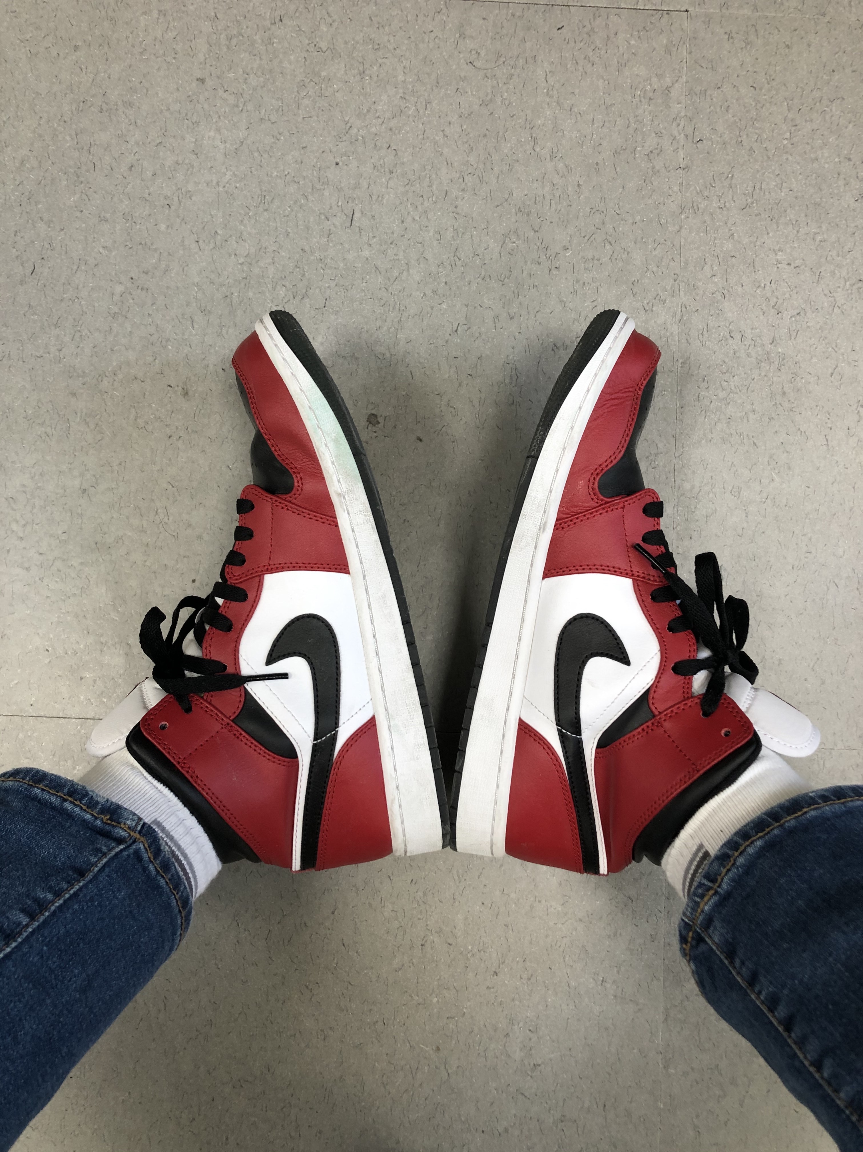 Jordan 1 Mid Chicago Black Toe 착용 스타일 - 2