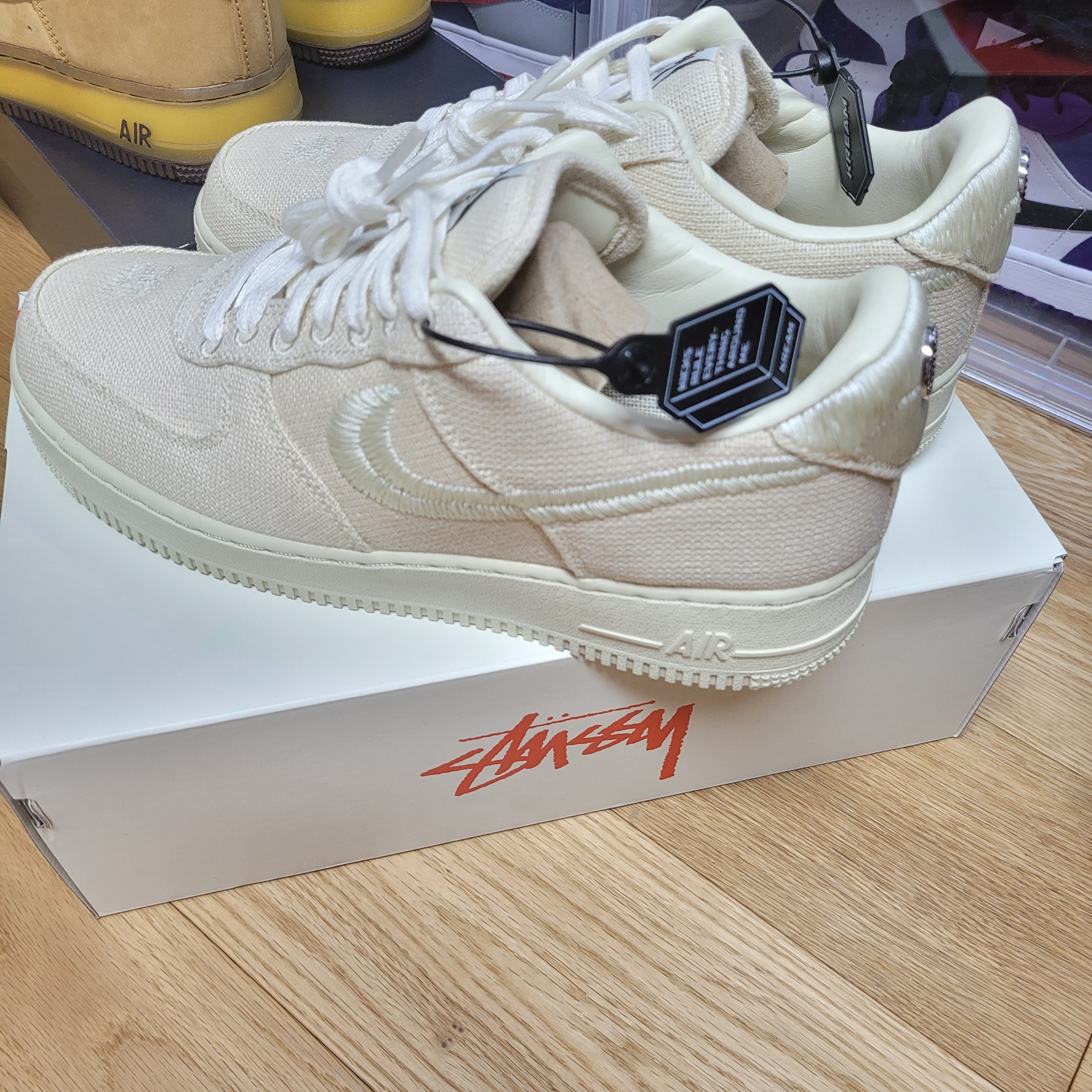 Nike x Stussy Air Force 1 Low Fossil, Nike Air Force 1 Low Retro SP Wheat Mocha 착용 스타일 - 3