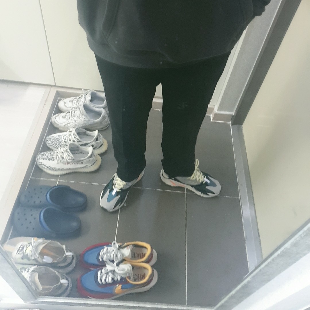 Adidas Yeezy Boost 700 Wave Runner Solid Grey 2017/2019 착용 스타일