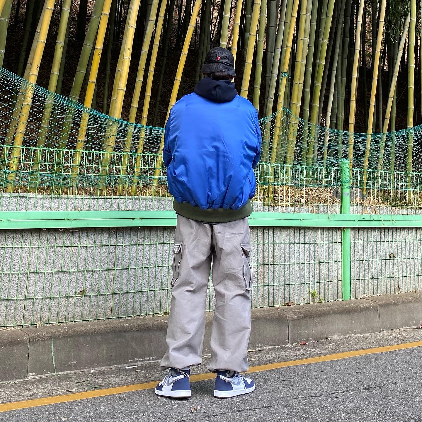 Jordan 1 Retro High OG CO.JP Midnight Navy, Supreme x The North Face Snakeskin Packable Reversible Crusher Black - 18SS 착용 스타일 - 3