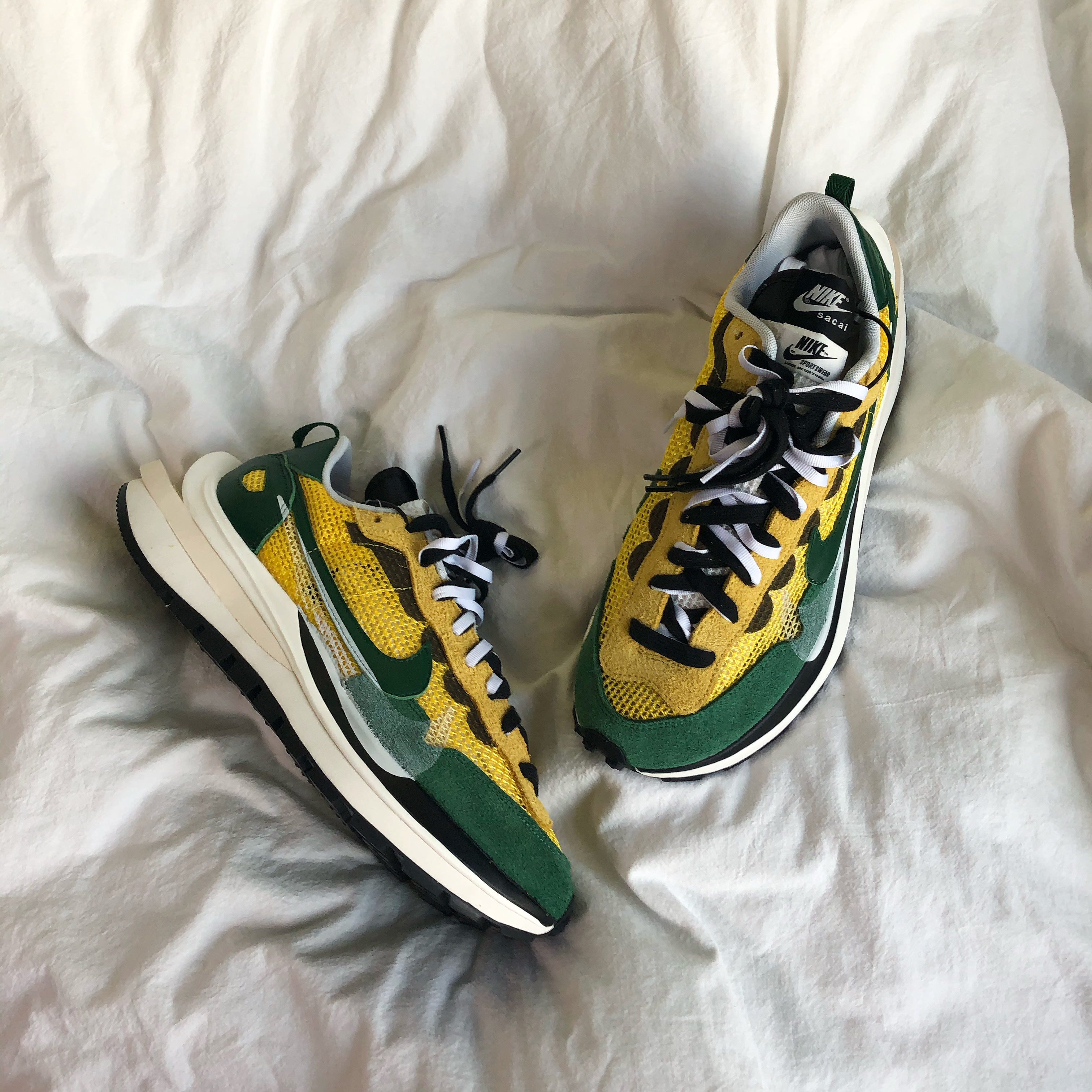 Nike x Sacai VaporWaffle Tour Yellow & Gorge Green Sail 착용 스타일