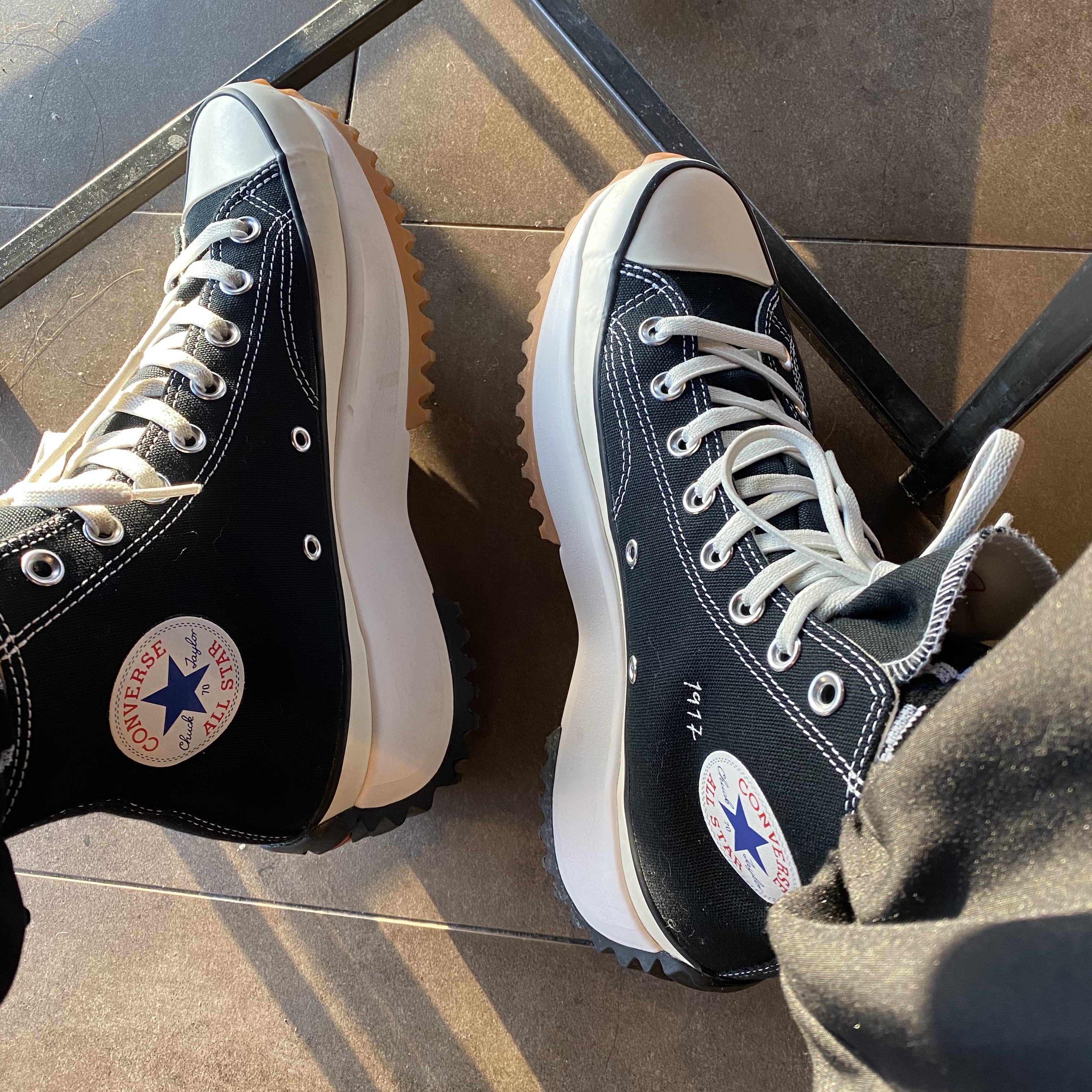 Converse x JW Anderson Run Star Hike Hi Black 착용 스타일
