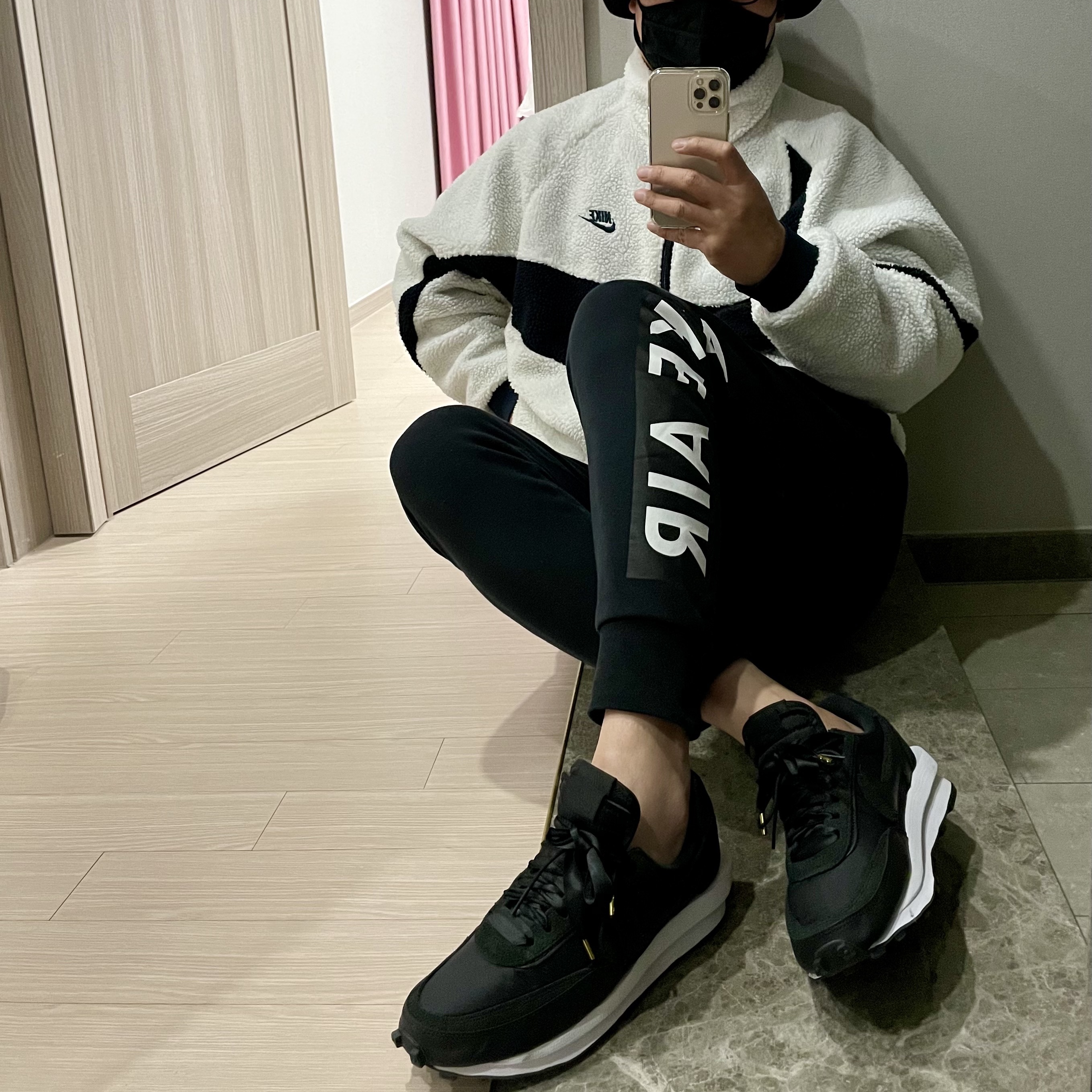 Nike x Sacai LDWaffle Black Nylon 착용 스타일