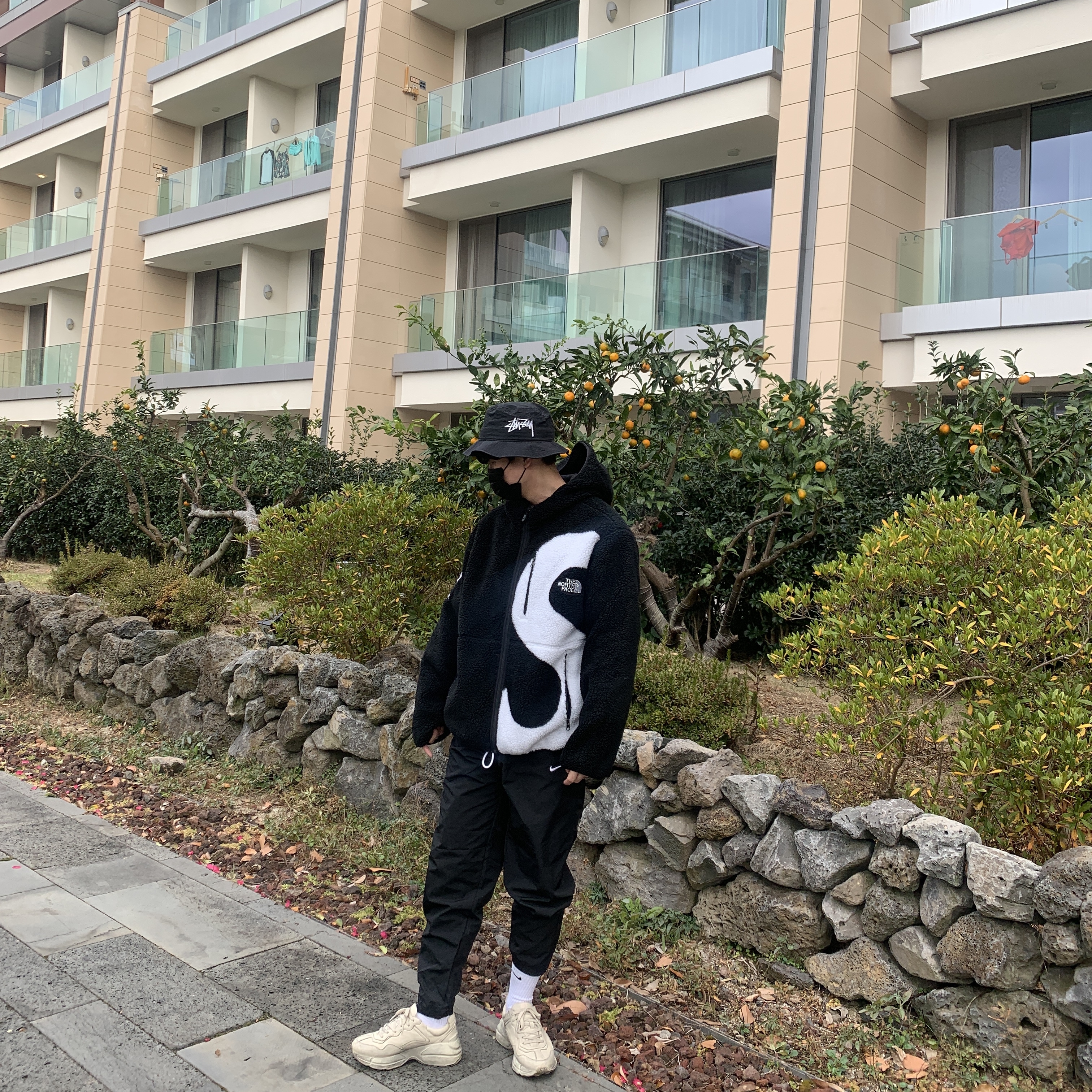 Gucci Rhyton Leather Sneakers Distressed Ivory, Supreme x The North Face S Logo Hooded Fleece Jacket Black - 20FW 착용 스타일