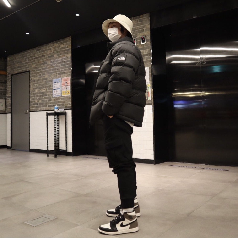 Jordan 1 Retro High OG Black Mocha 착용 스타일 - 2