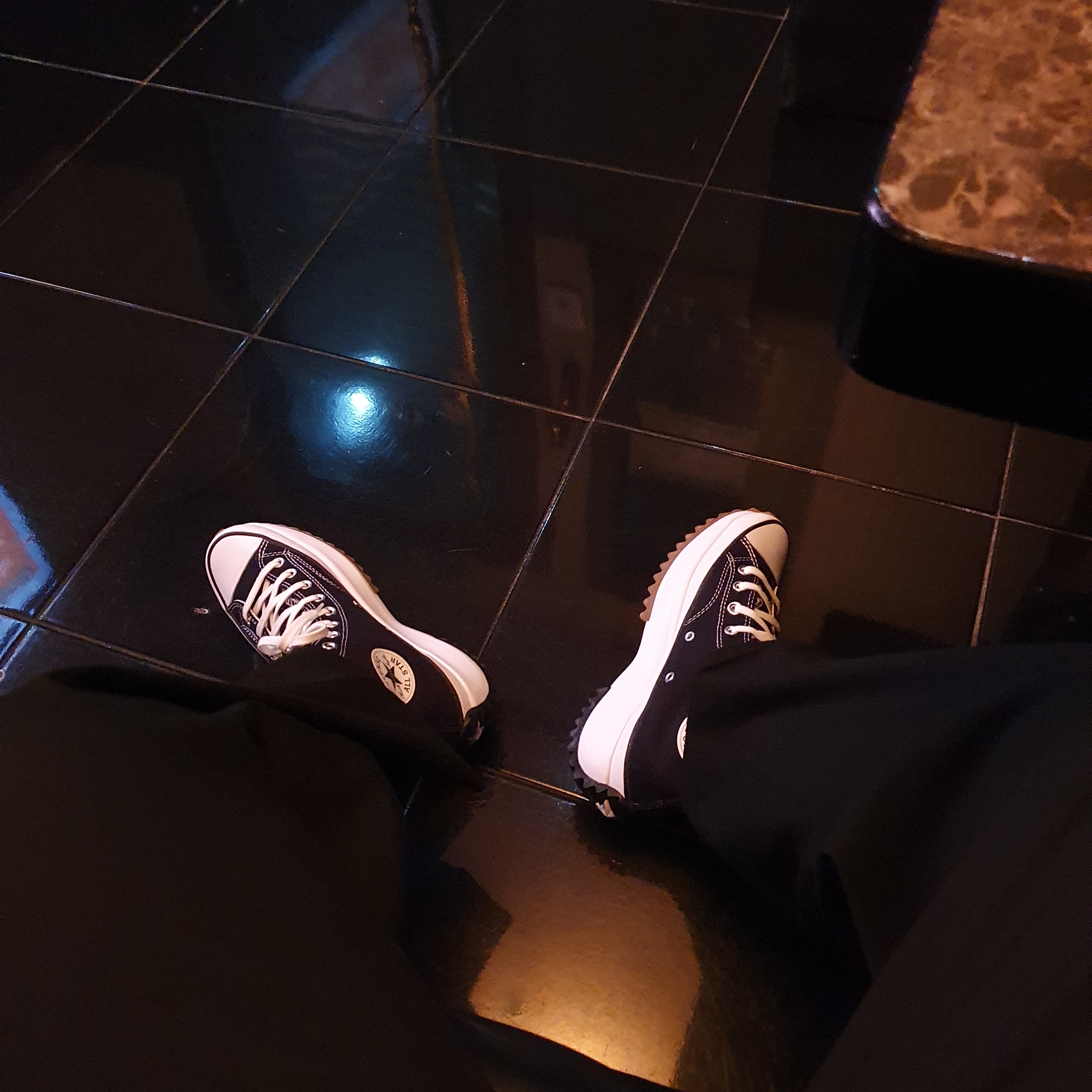 Converse Run Star Hike Hi Black White Gum 착용 스타일