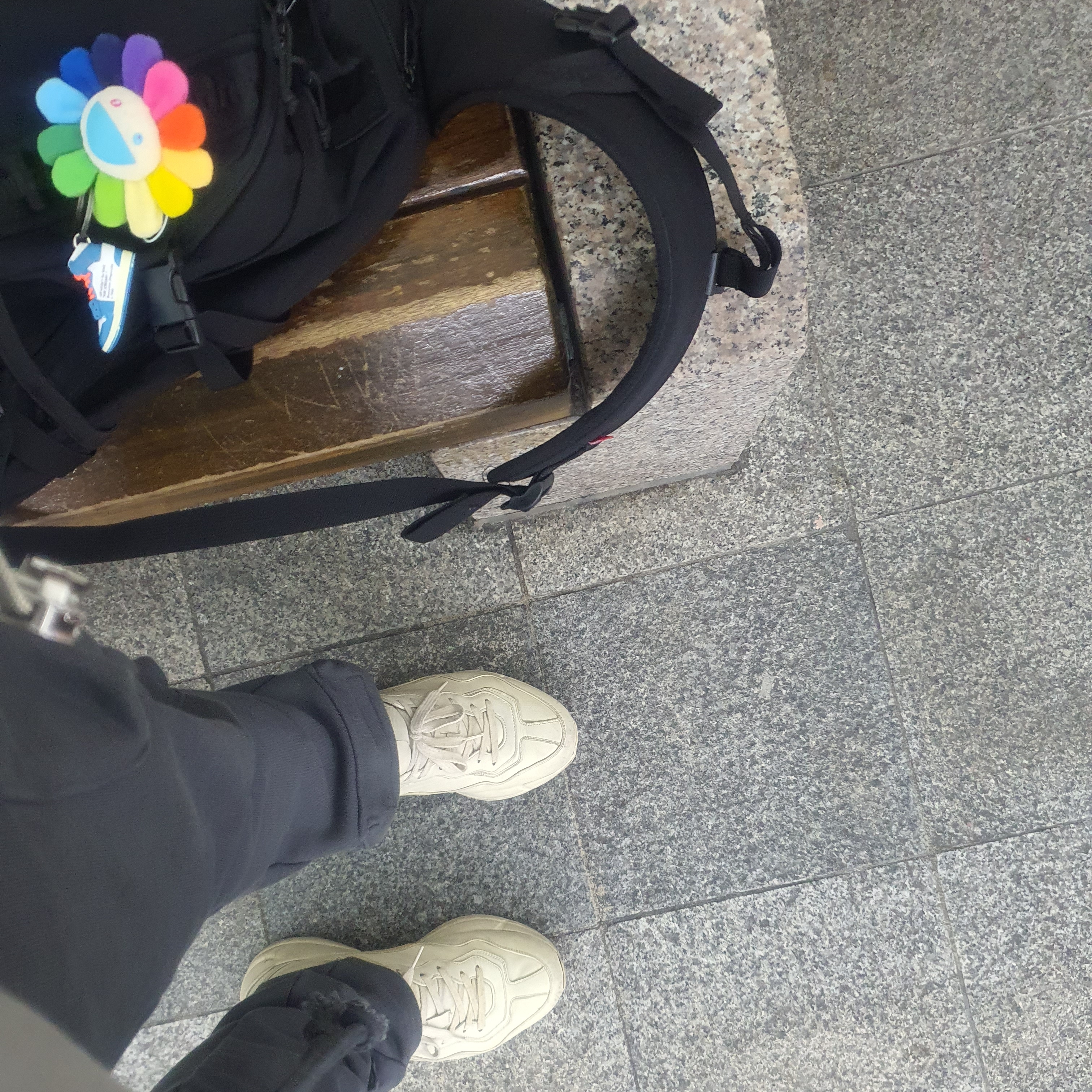 Gucci Rhyton Leather Sneakers Distressed Ivory, Supreme Backpack Black - 20FW 착용 스타일