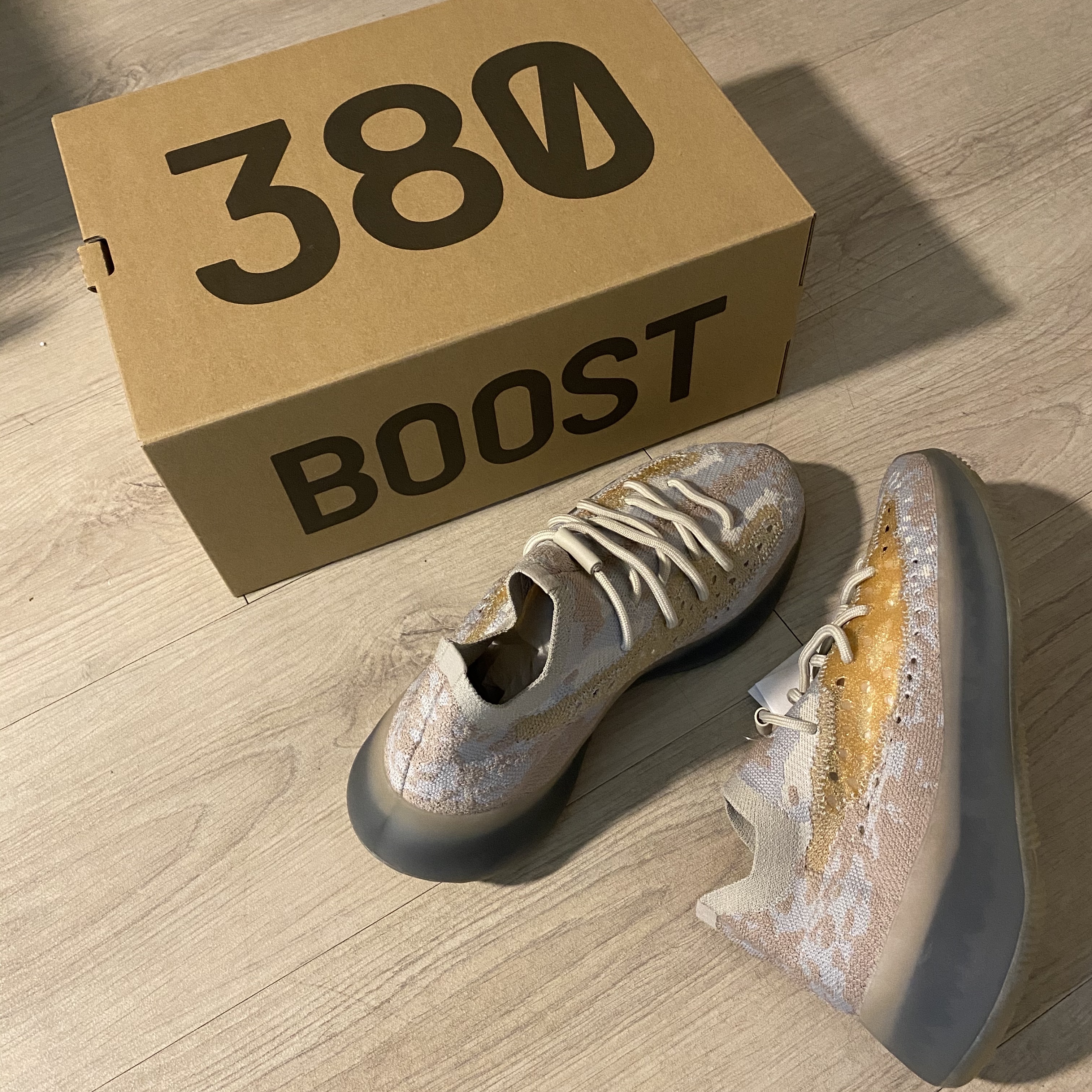 Adidas Yeezy Boost 380 Pepper - Non-Reflective 착용 스타일 - 4