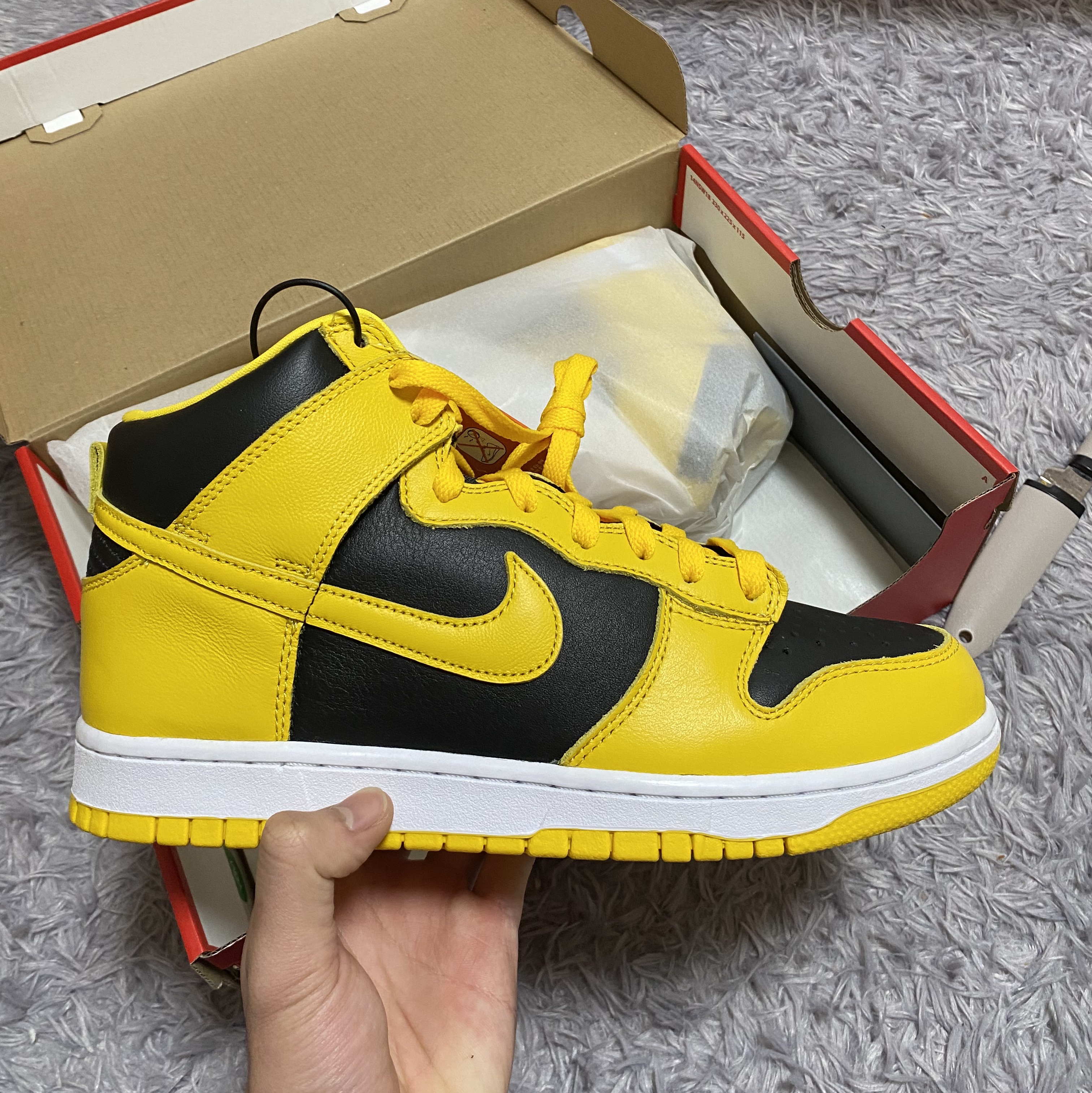 Nike Dunk High SP Varsity Maize 착용 스타일