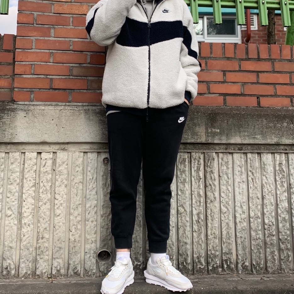 Nike x Sacai LDWaffle White Nylon, Nike Big Swoosh Full Zip Jacket White Navy 착용 스타일