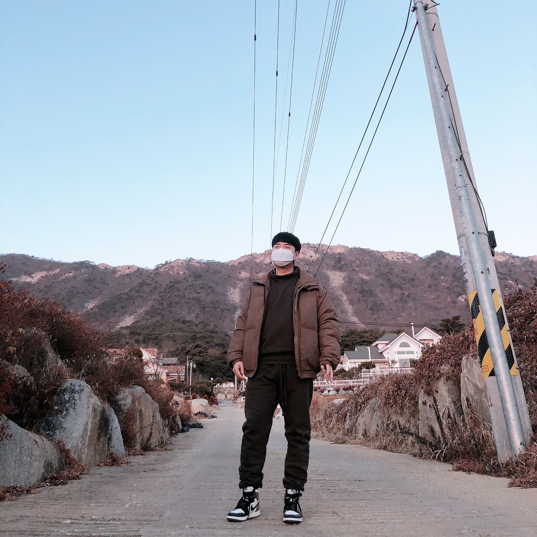 Essentials Sweatpants Weathered Black - 20FW, Jordan 1 Retro High OG Black Mocha 착용 스타일