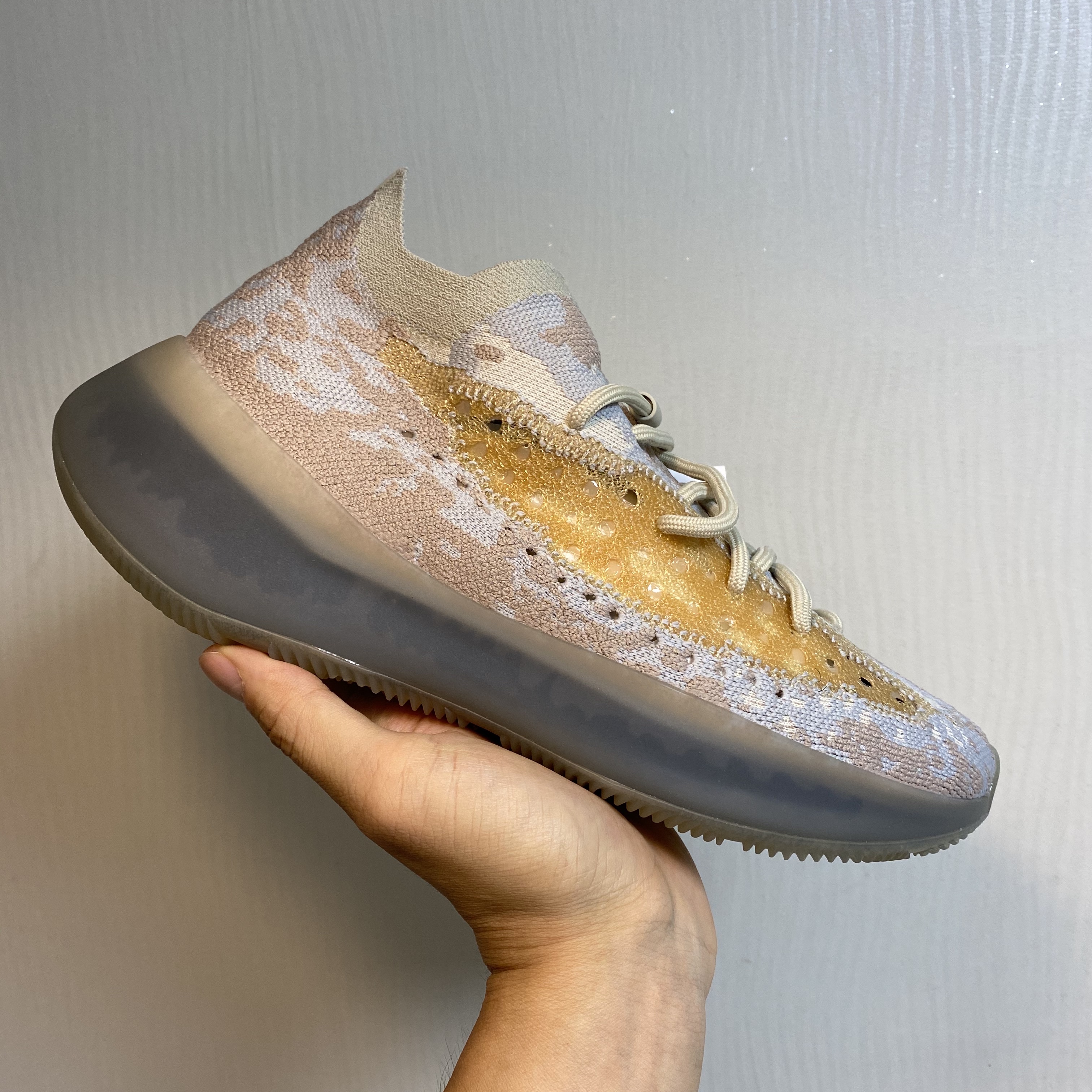 Adidas Yeezy Boost 380 Pepper - Non-Reflective 착용 스타일 - 2