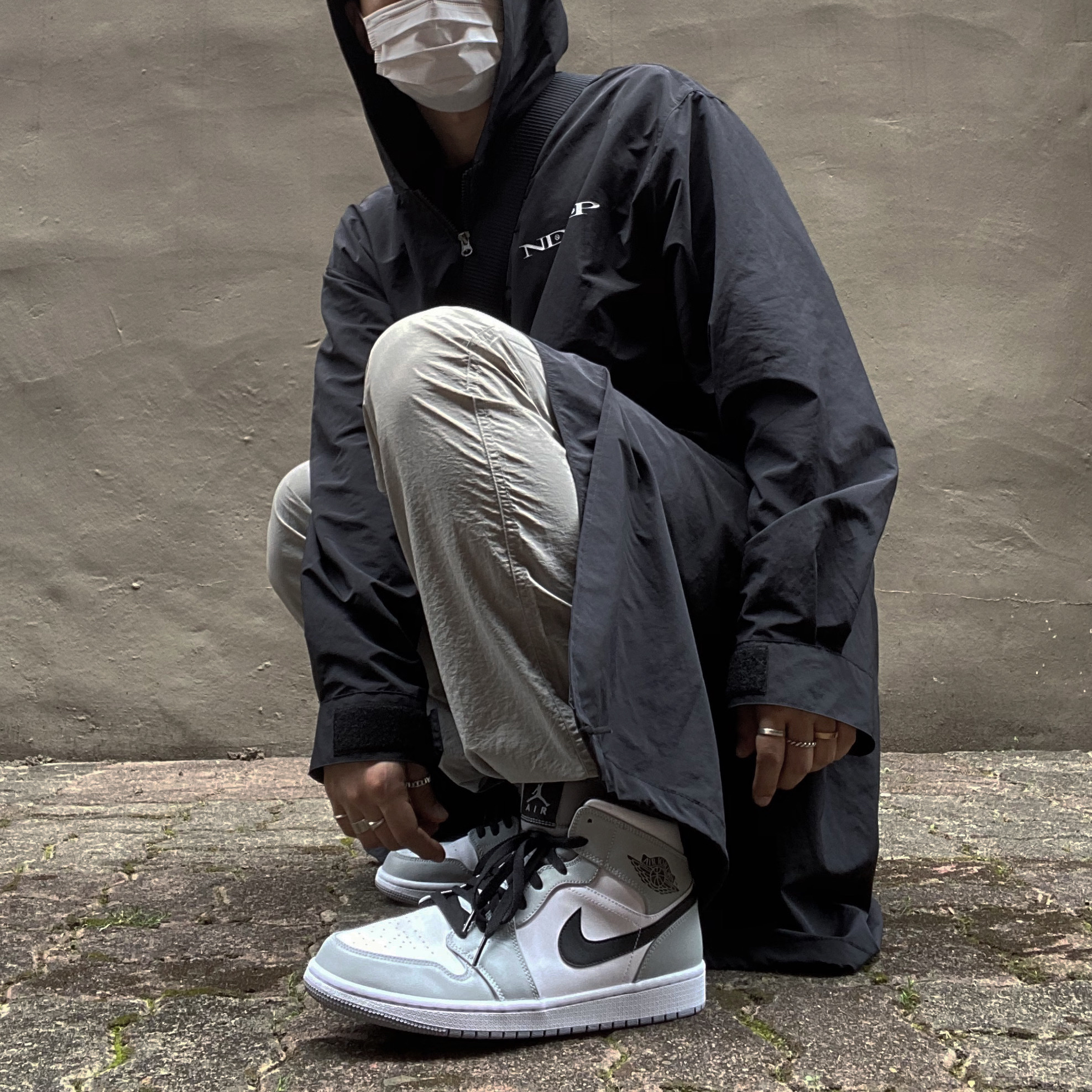 Jordan 1 Mid Light Smoke Grey 착용 스타일