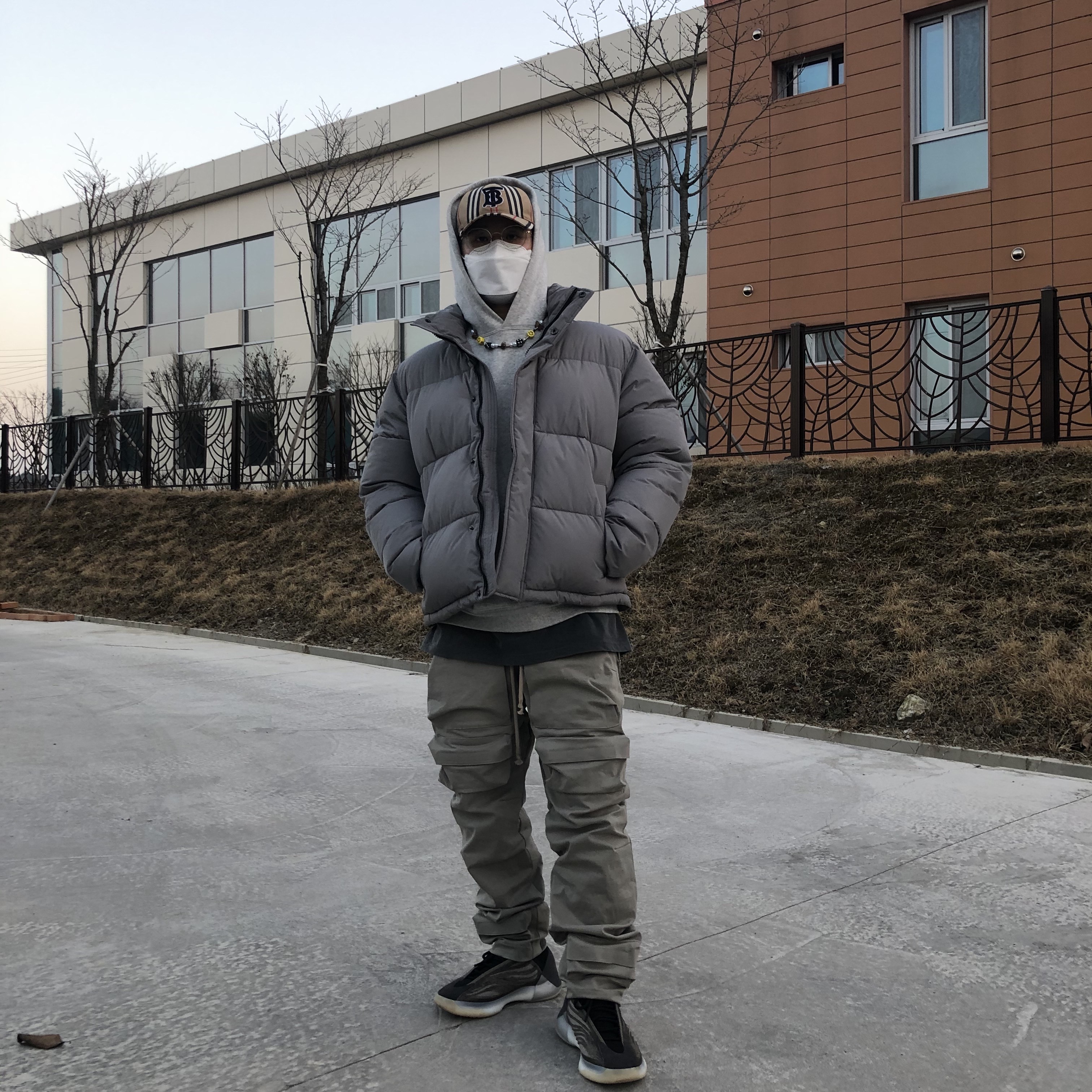Adidas Yeezy QNTM Barium 착용 스타일