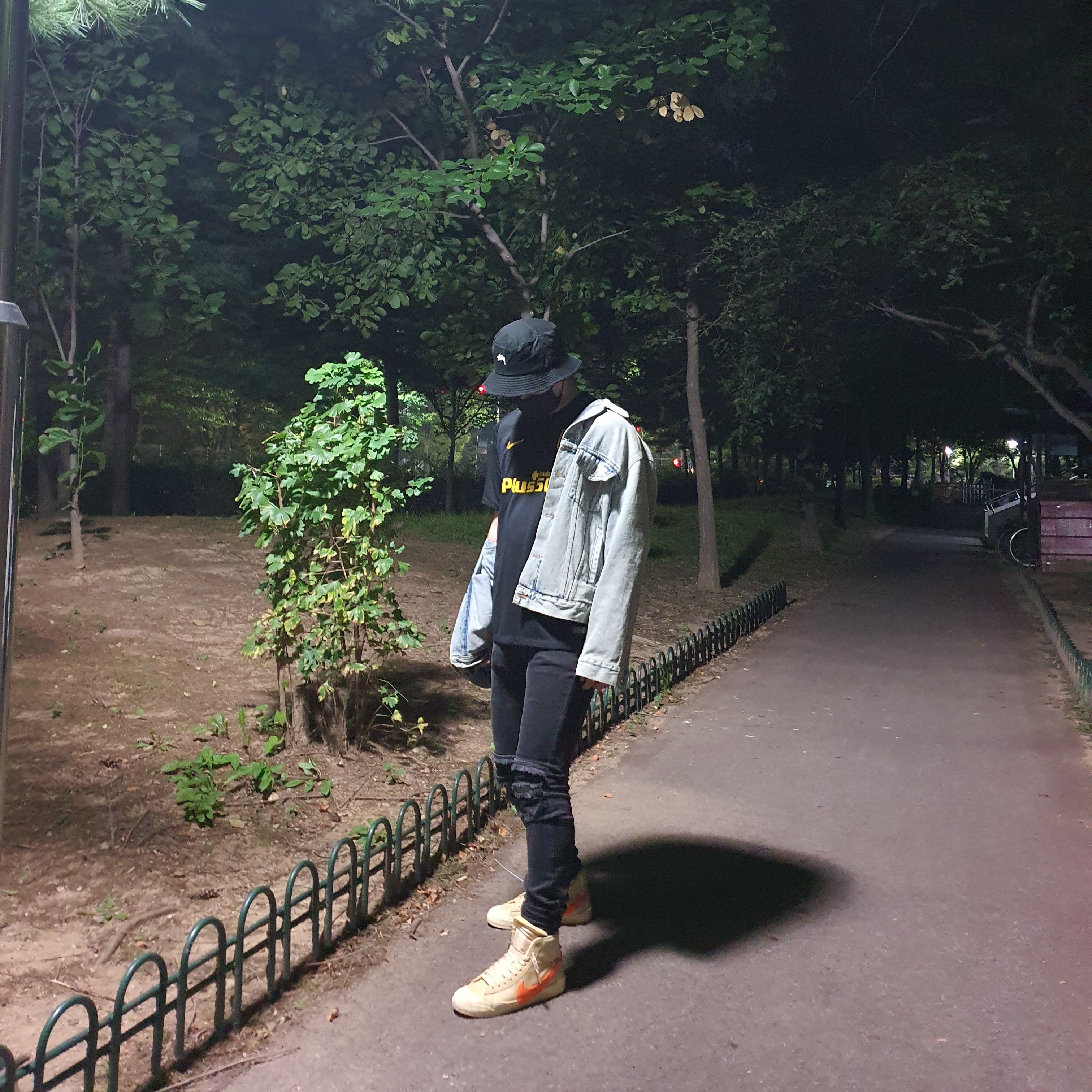 Nike x Off-White Blazer Mid Off-White All Hallow's Eve 착용 스타일