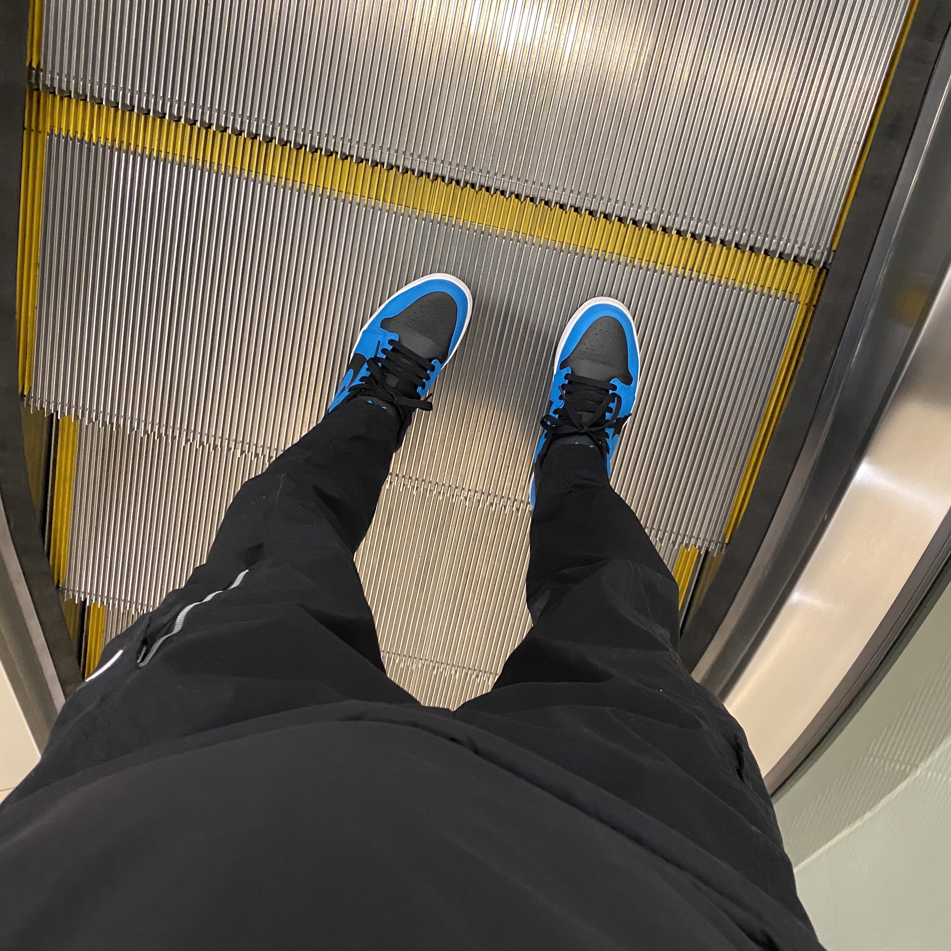 Jordan 1 Low Laser Blue 착용 스타일