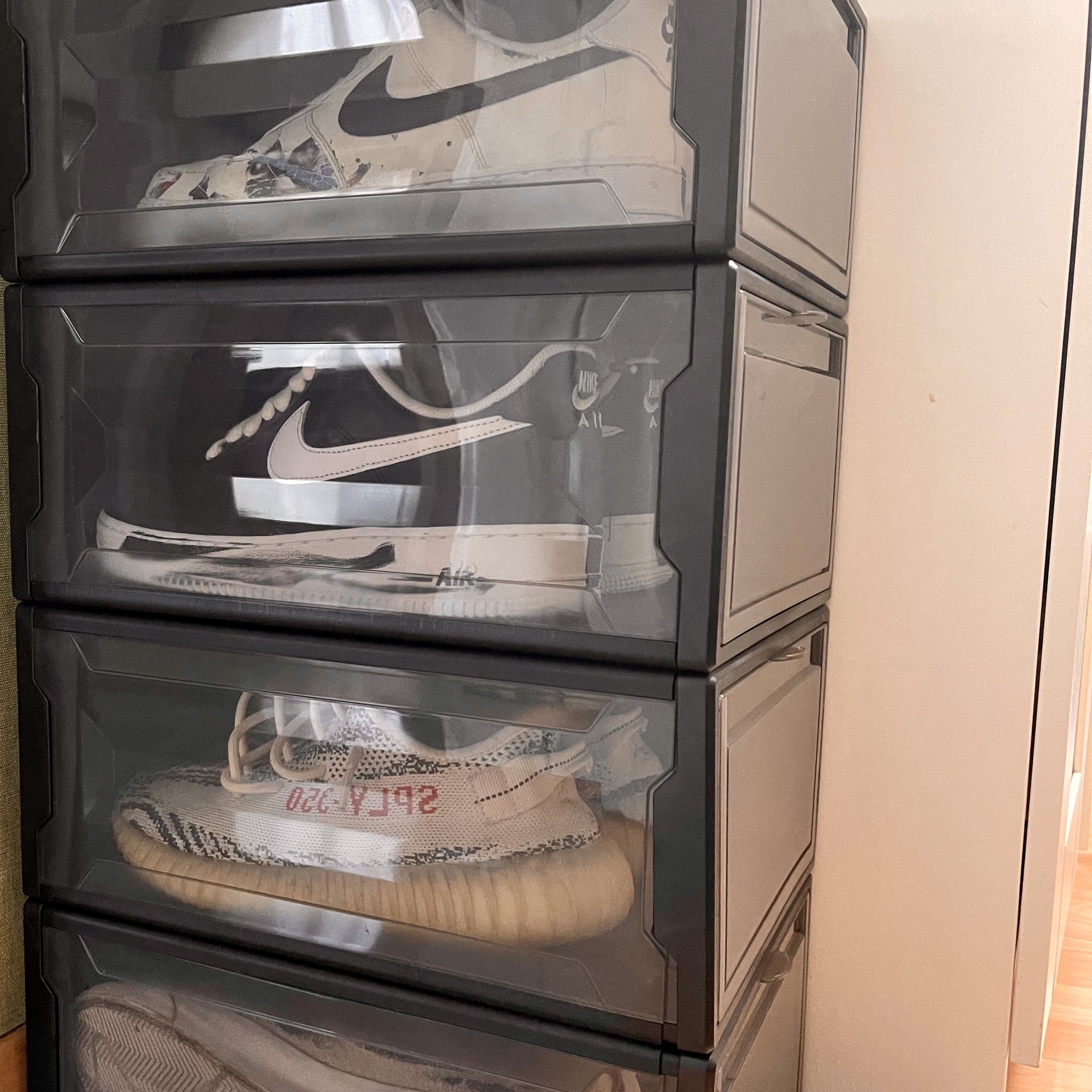 Adidas Yeezy Boost 350 V2 Zebra 2017/2019/2020, Nike x Peaceminusone Air Force 1 Low Para-Noise 2.0 착용 스타일