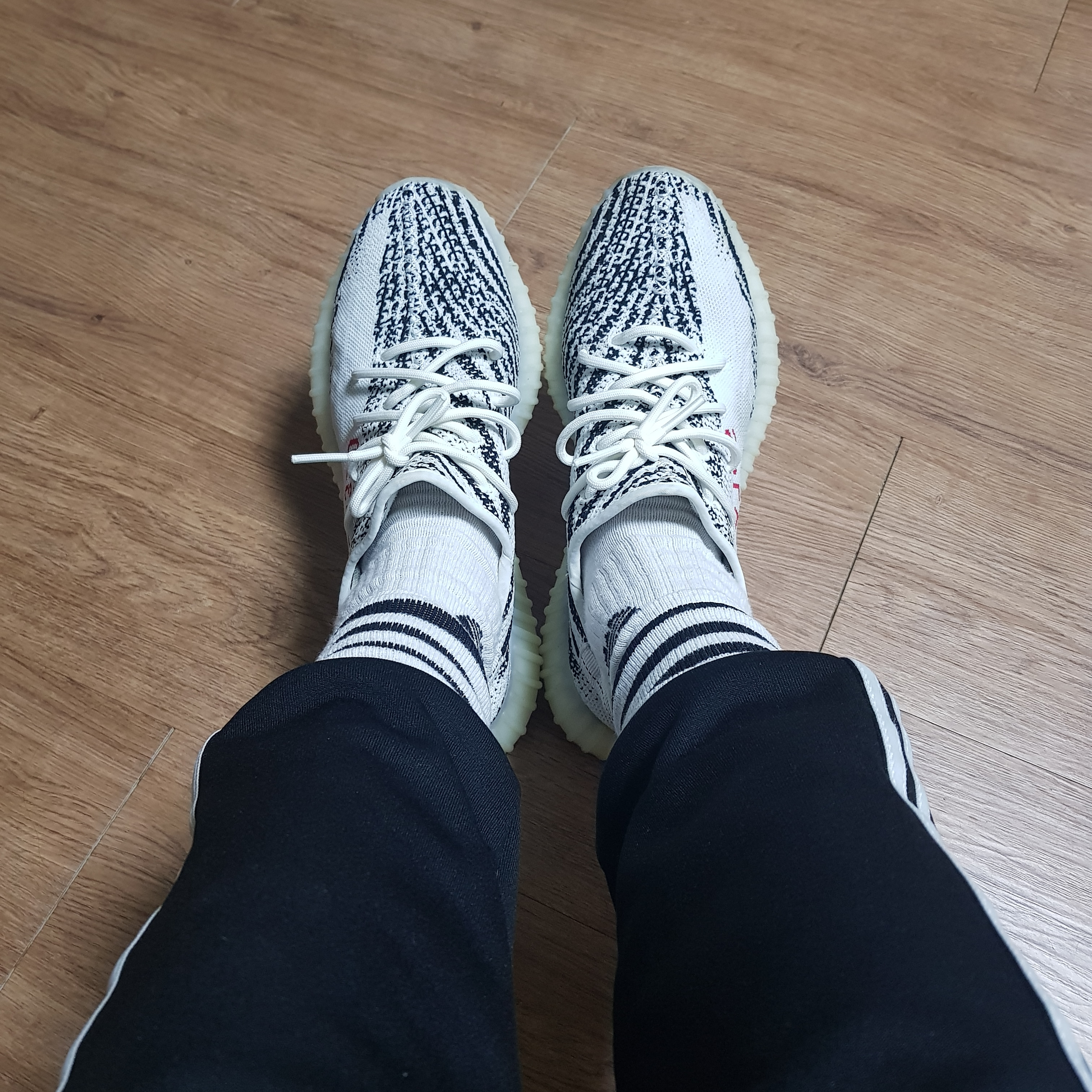 Adidas Yeezy Boost 350 V2 Zebra 2017/2019/2020 착용 스타일