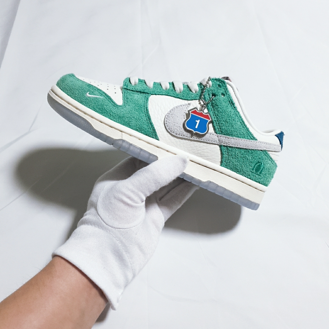 Nike x Kasina Dunk Low Road Sign - Kasina Exclusive 착용 스타일 - 1