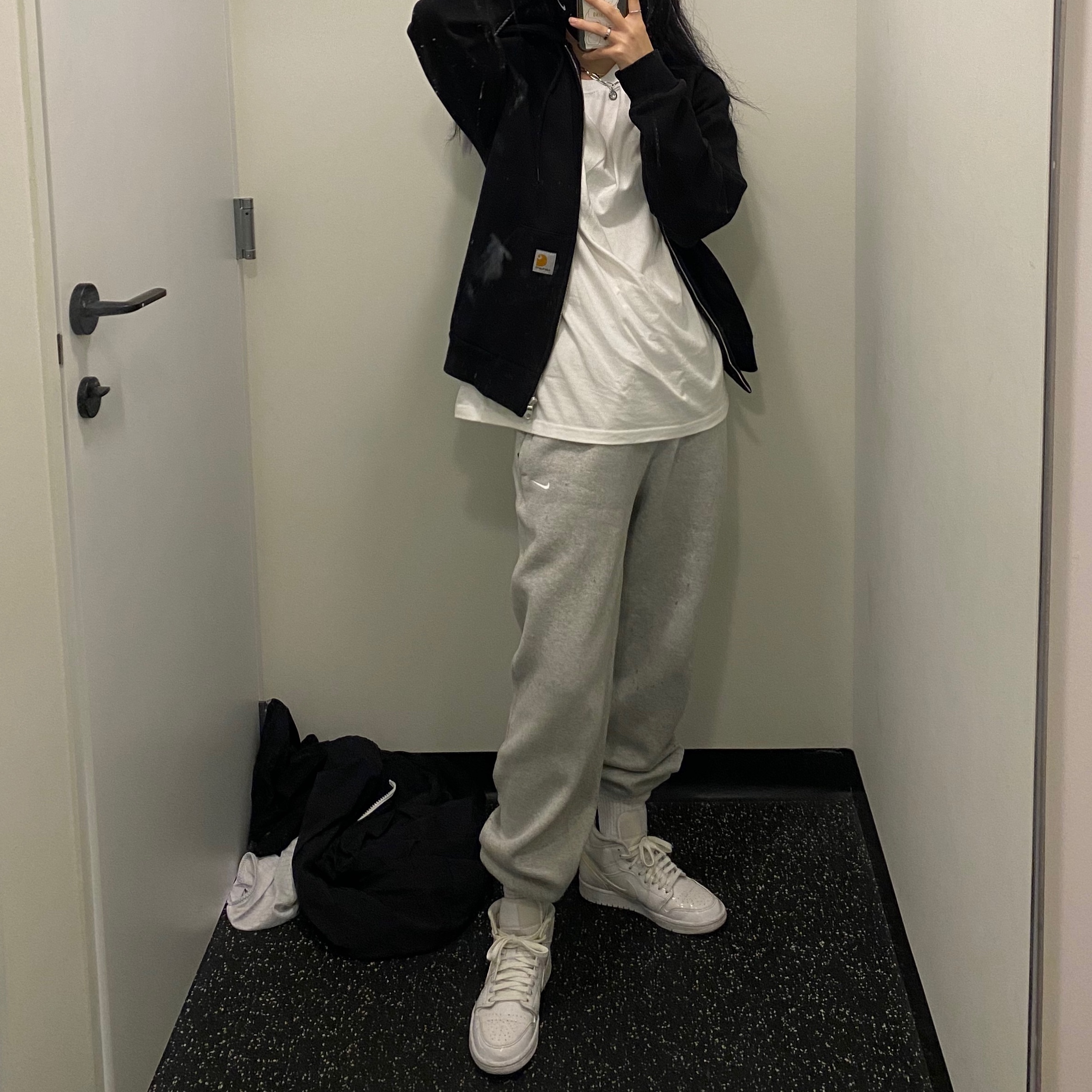 Jordan 1 Mid Triple White 착용 스타일 - 1