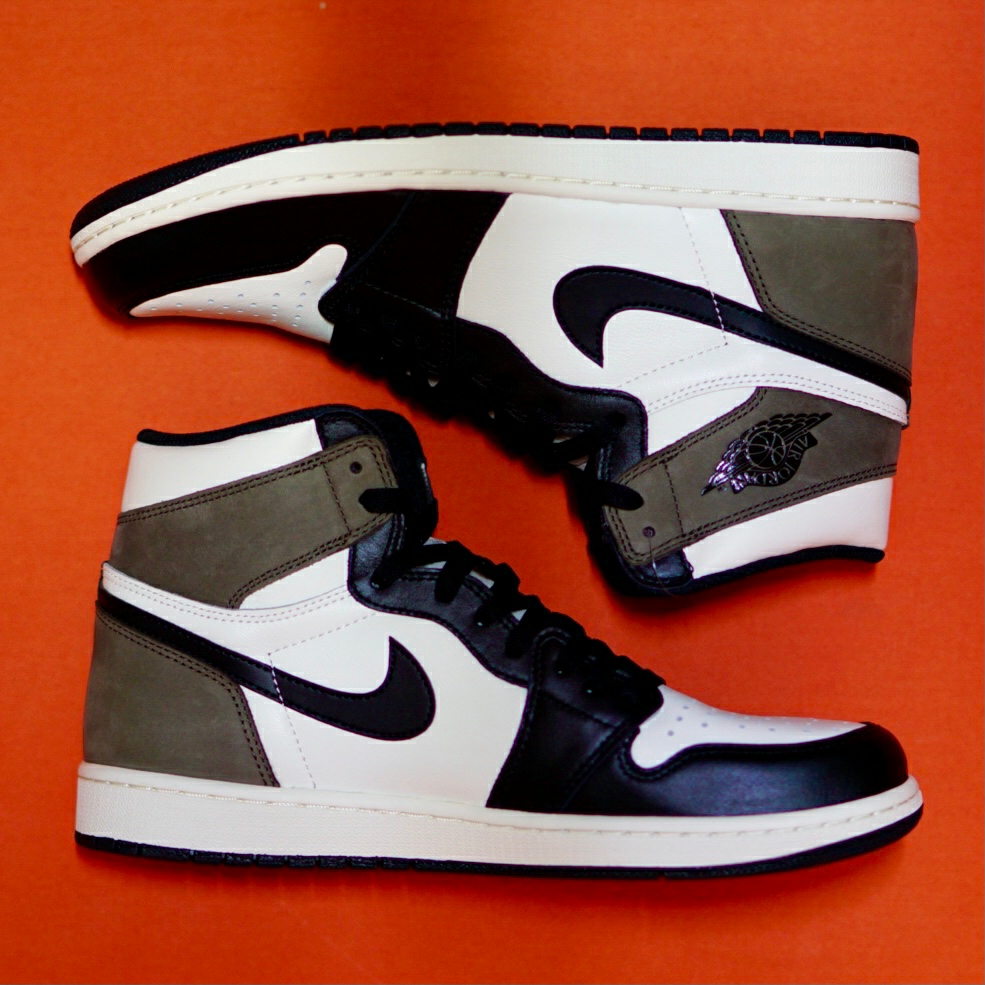 Jordan 1 Retro High OG Black Mocha 착용 스타일 - 5