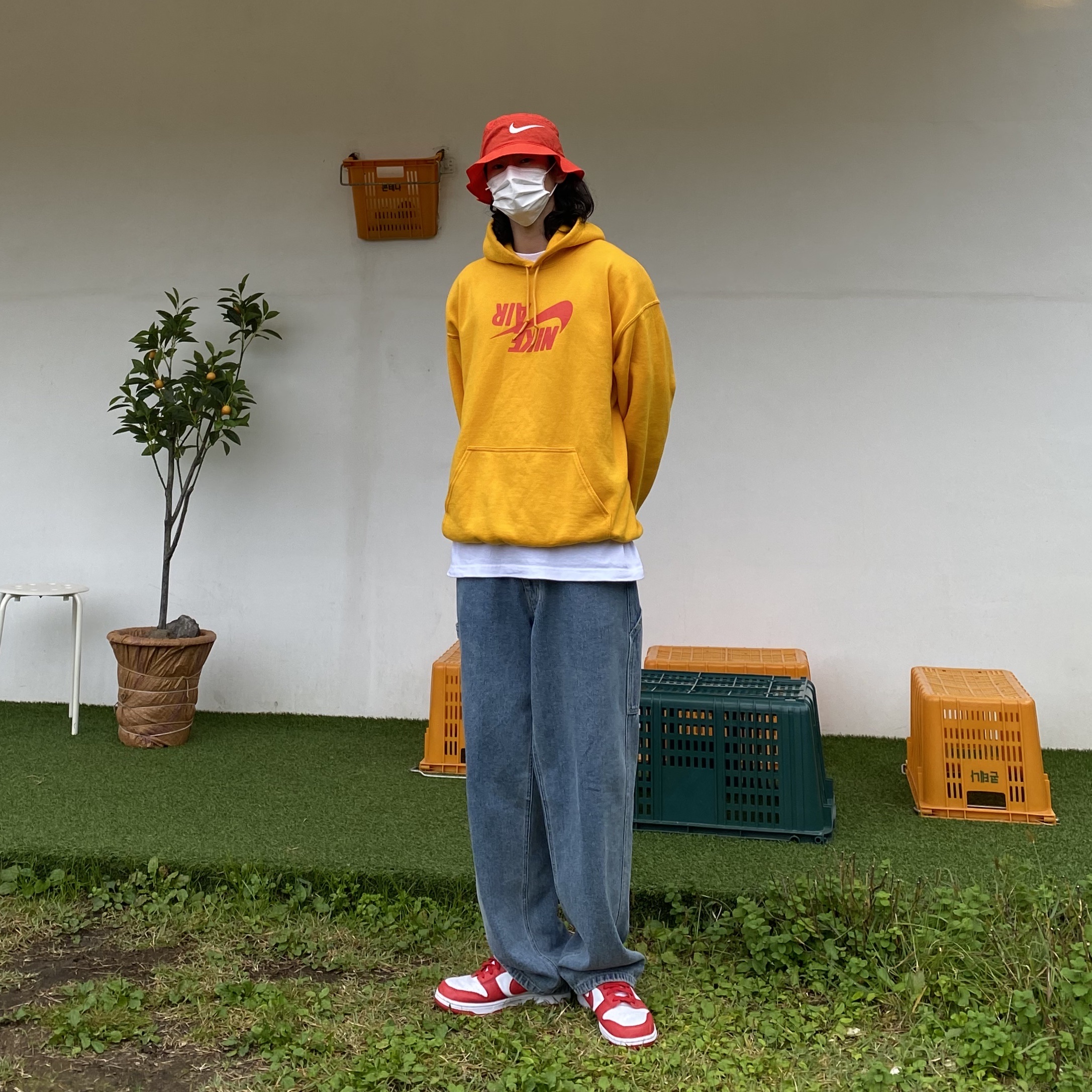 Nike Dunk Low SP University Red 2020, Nike x Stussy Bucket Hat Habanero Red 착용 스타일 - 2
