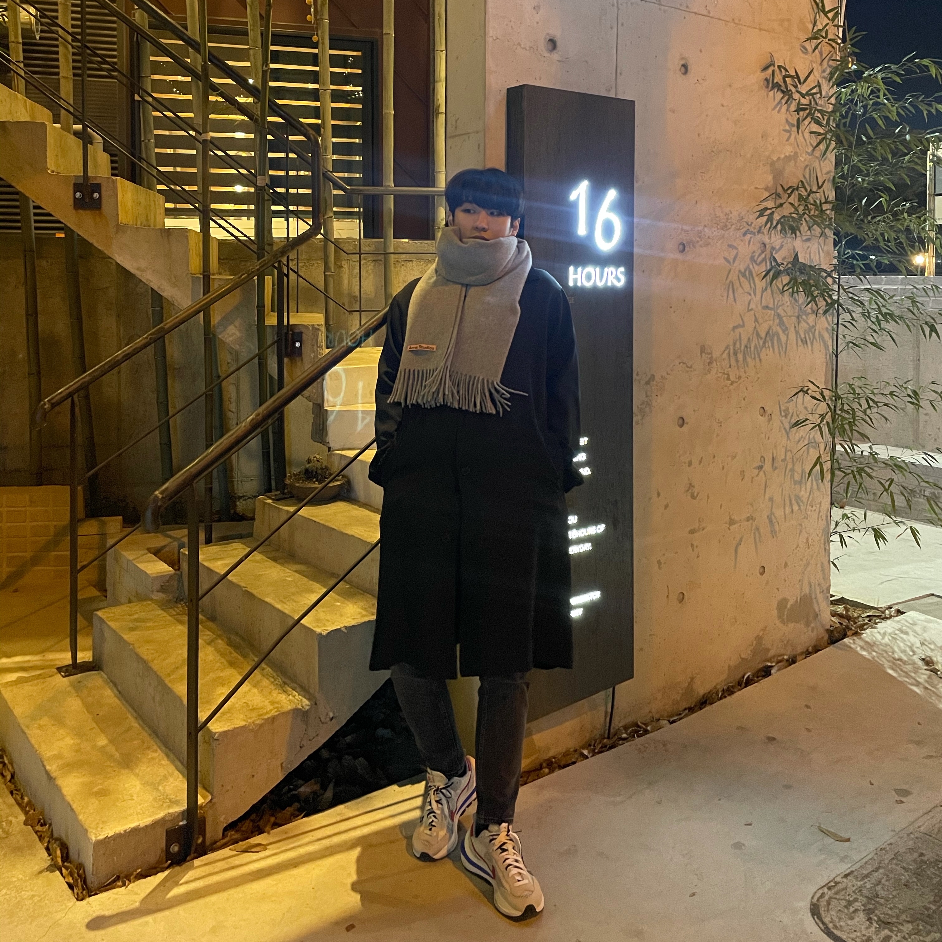 Nike x Sacai VaporWaffle Royal Fuchsia 착용 스타일