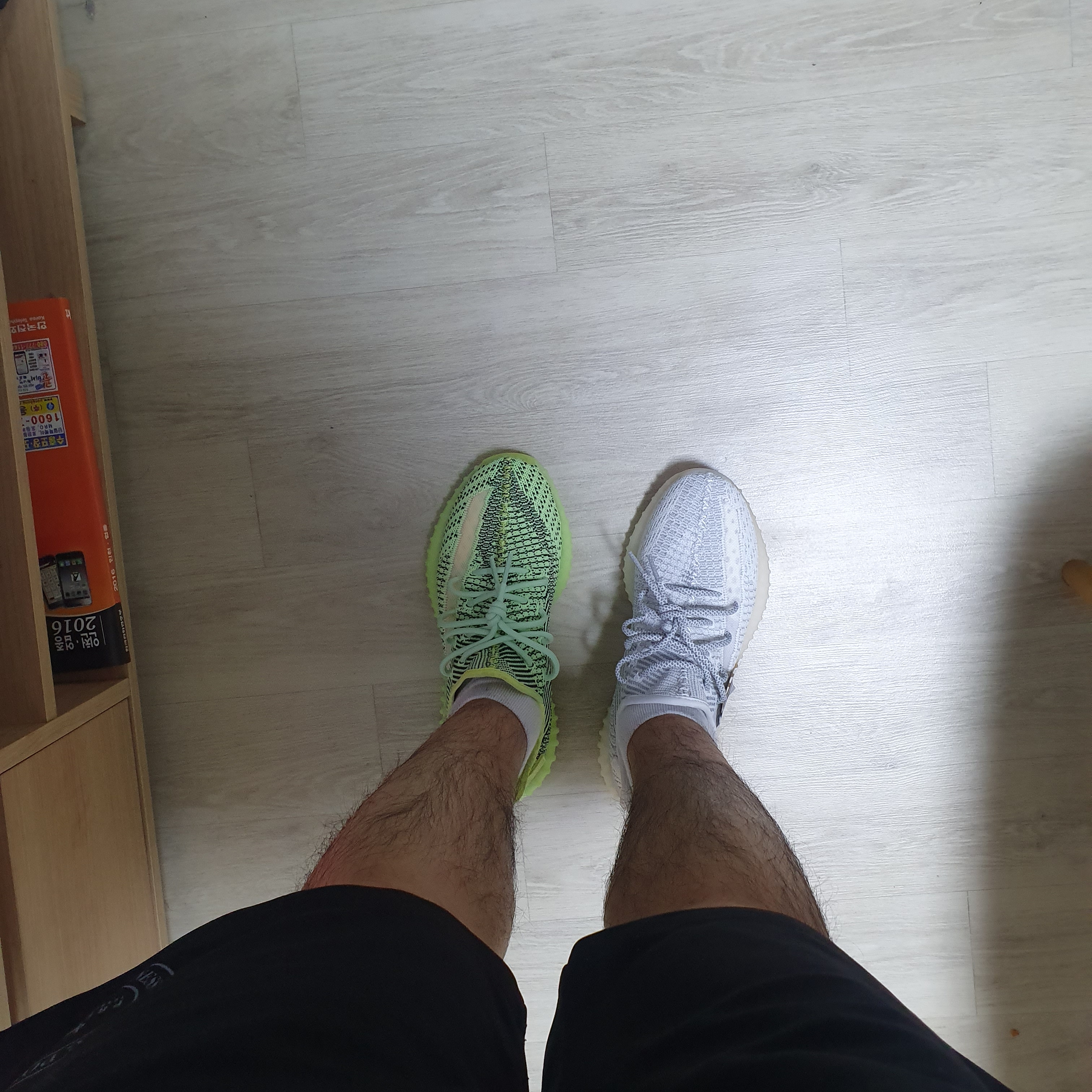 Adidas Yeezy Boost 350 V2 Yeezreel - Non-Reflective, Adidas Yeezy Boost 350 V2 Static - Reflective 착용 스타일