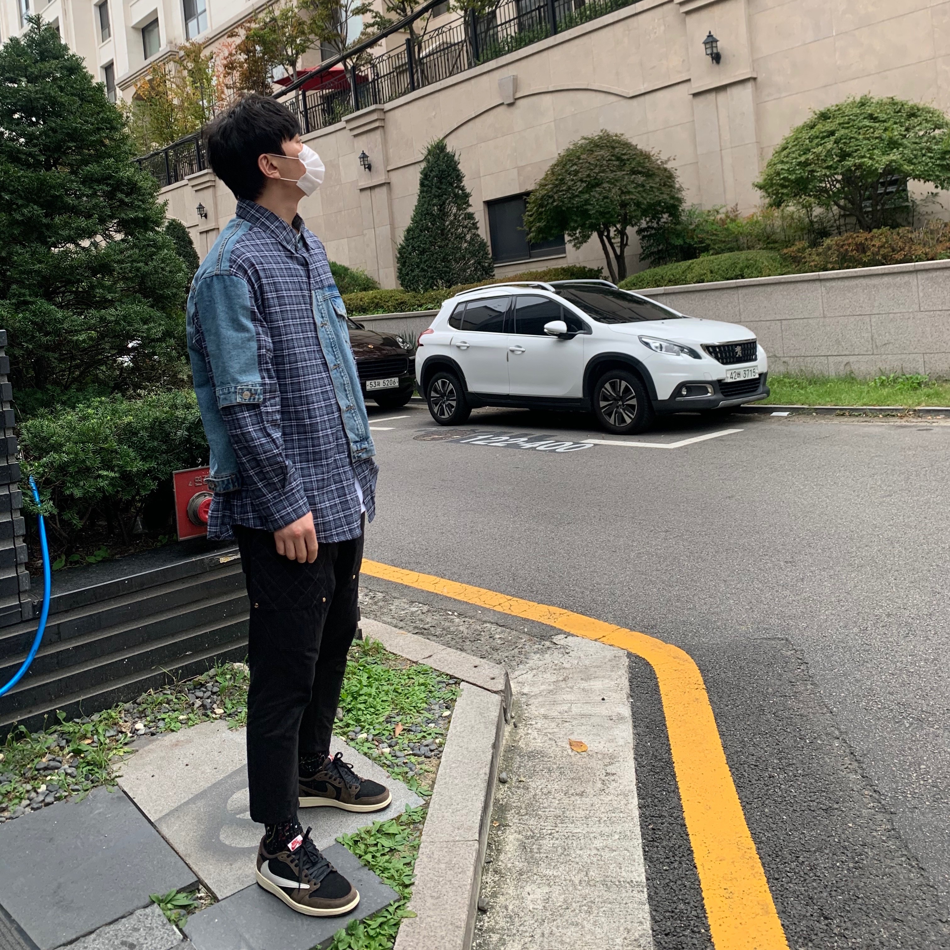 Jordan 1 x Travis Scott Retro Low OG SP Mocha 착용 스타일