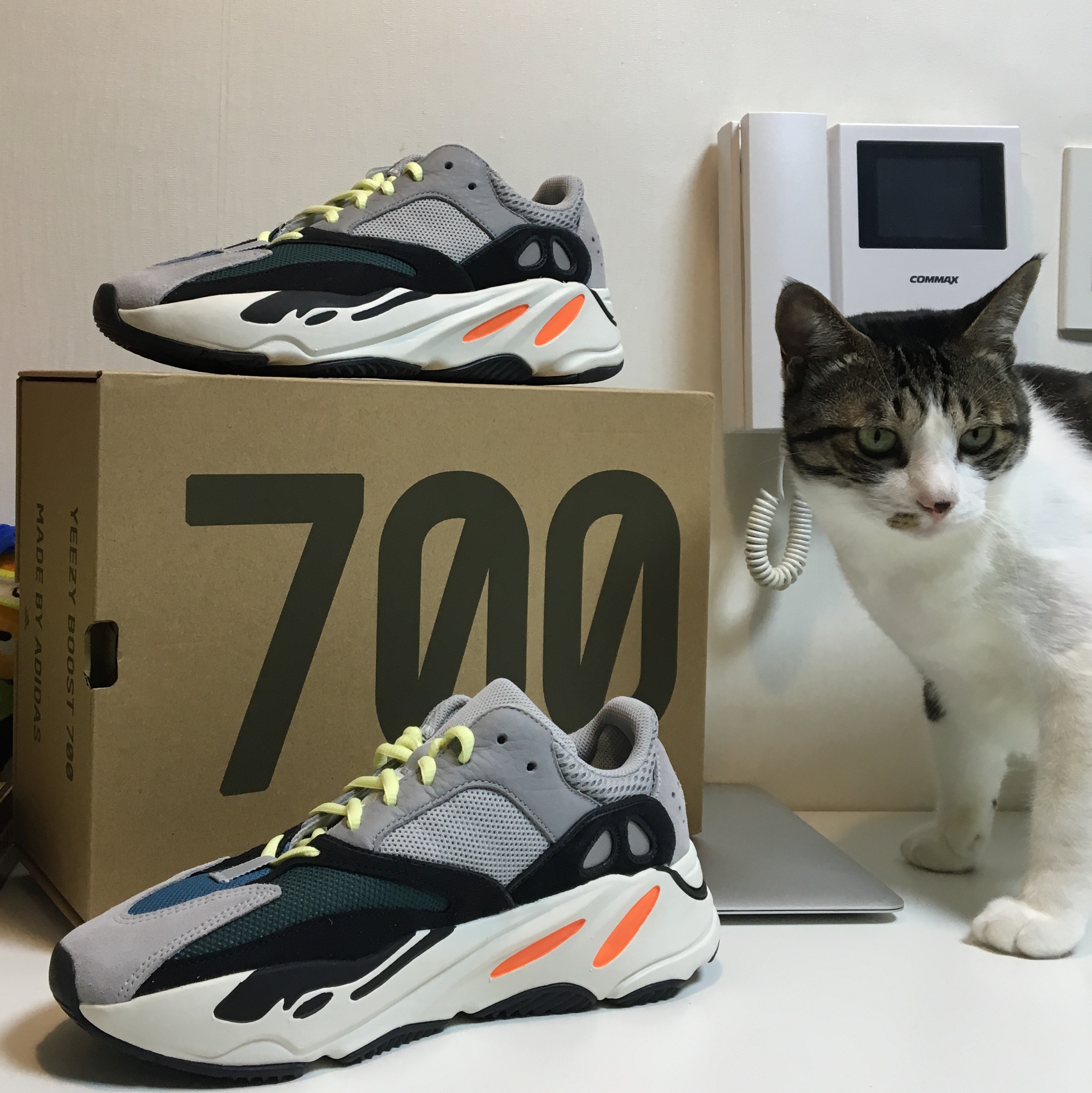 Adidas Yeezy Boost 700 Wave Runner Solid Grey 2017/2019 착용 스타일 - 1