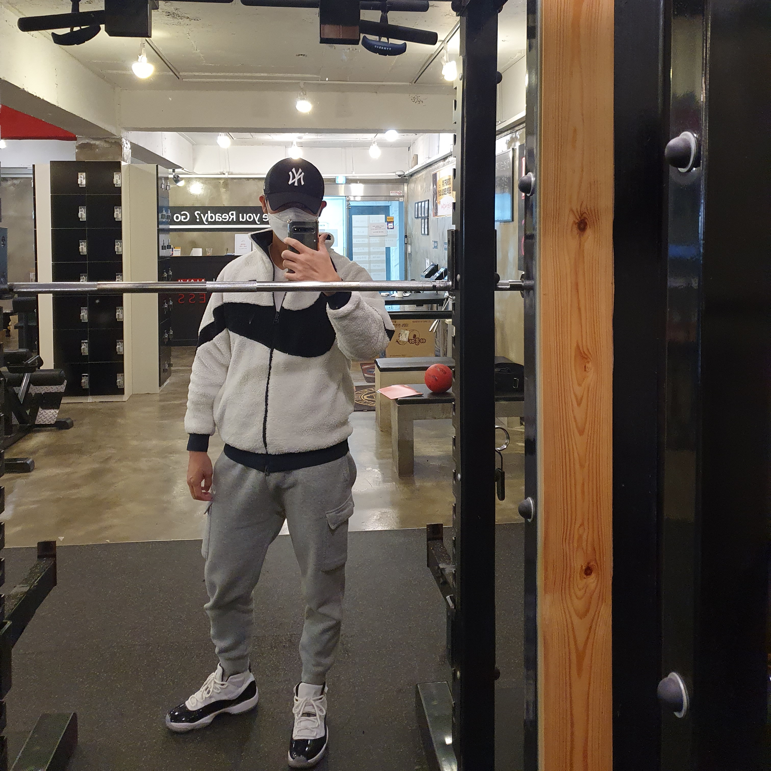 Jordan 11 Retro Concord 2018, Nike Big Swoosh Full Zip Jacket White Navy 착용 스타일