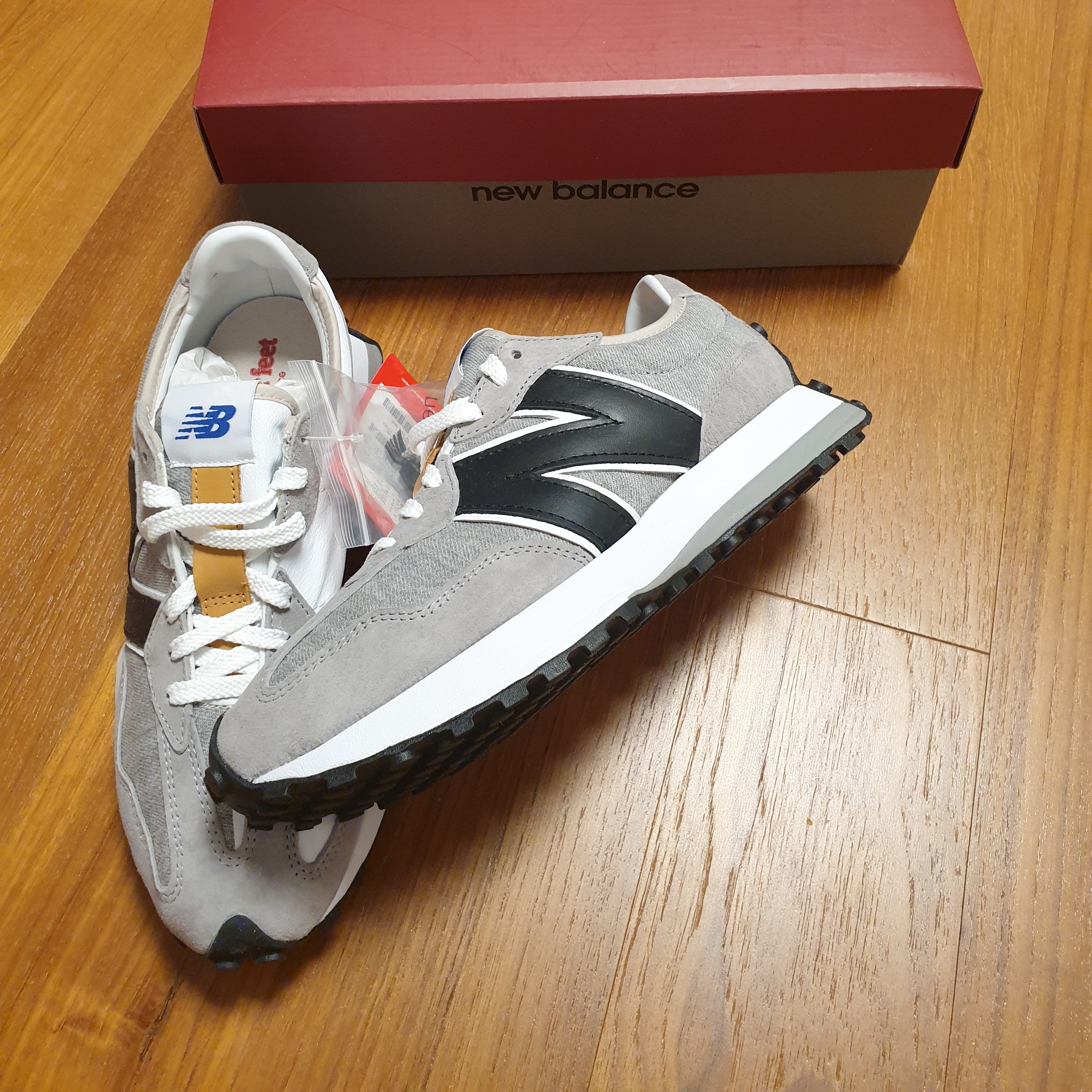 New Balance x Levi's 327 Grey (Levi's Tag) 착용 스타일 - 4