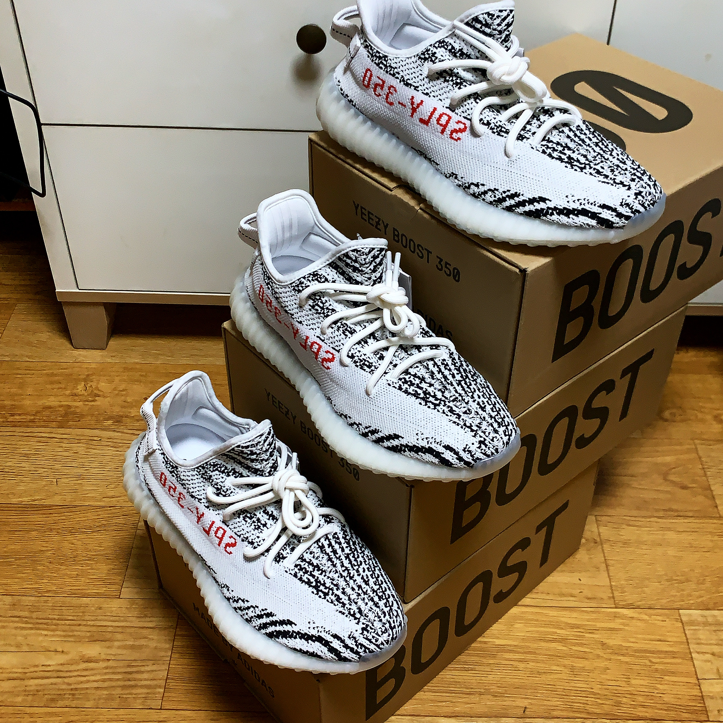 Adidas Yeezy Boost 350 V2 Zebra 2017/2019/2020 착용 스타일