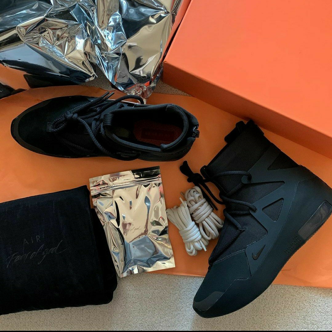 Nike x Fear of God Air Fear of God 1 Triple Black 착용 스타일